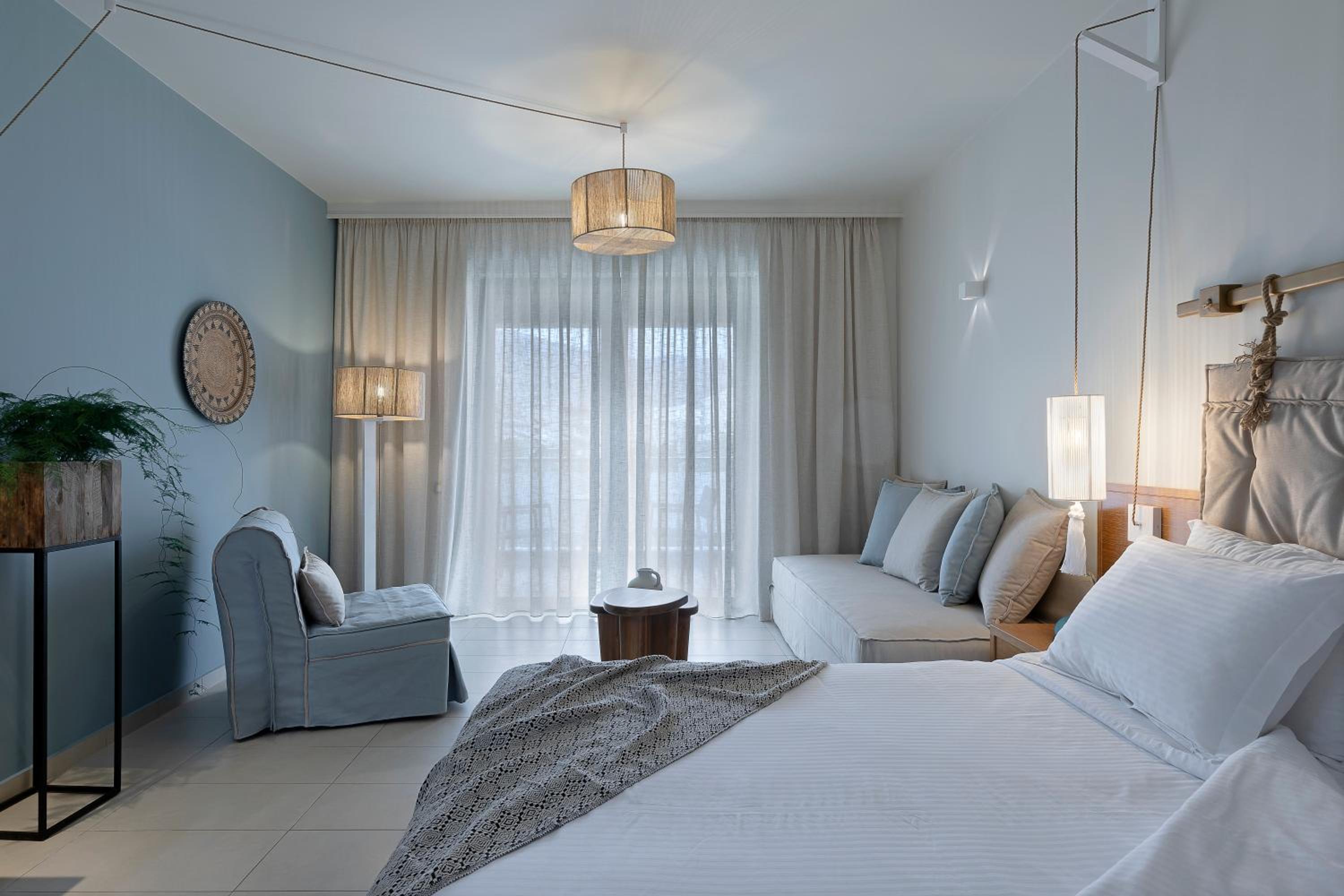 Double or Twin Room with Partial Sea View photo 2