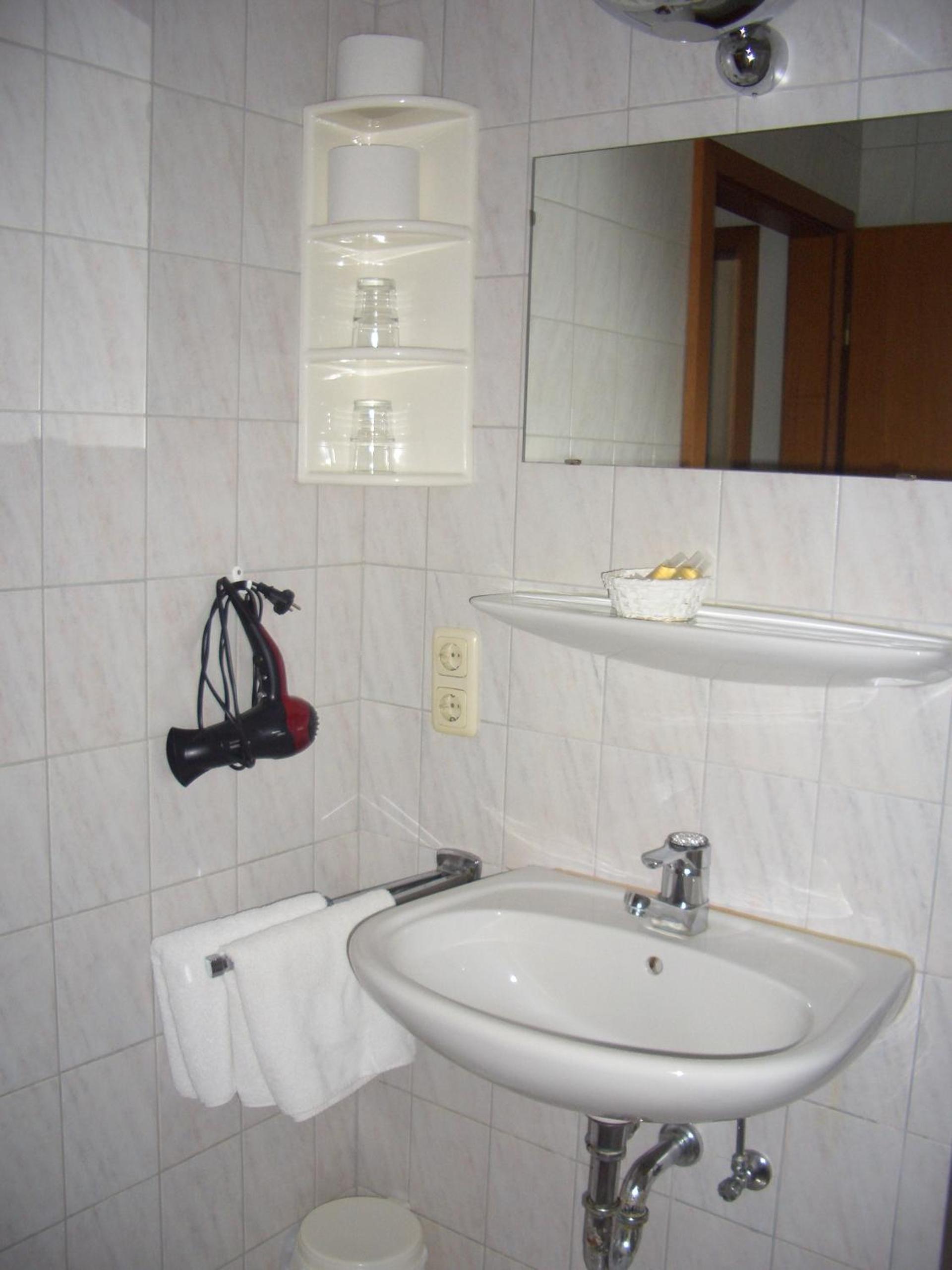 Double Room - Photo 12
