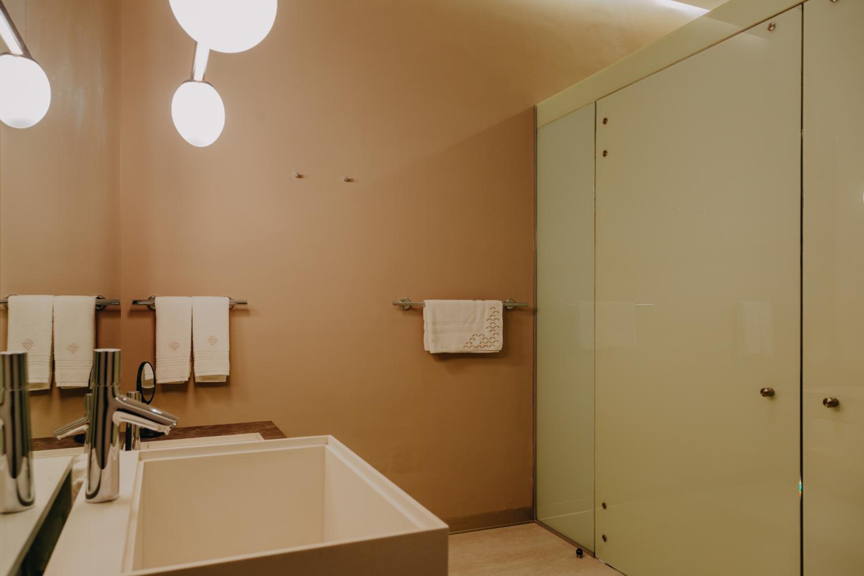 Deluxe Twin Room - Photo 3