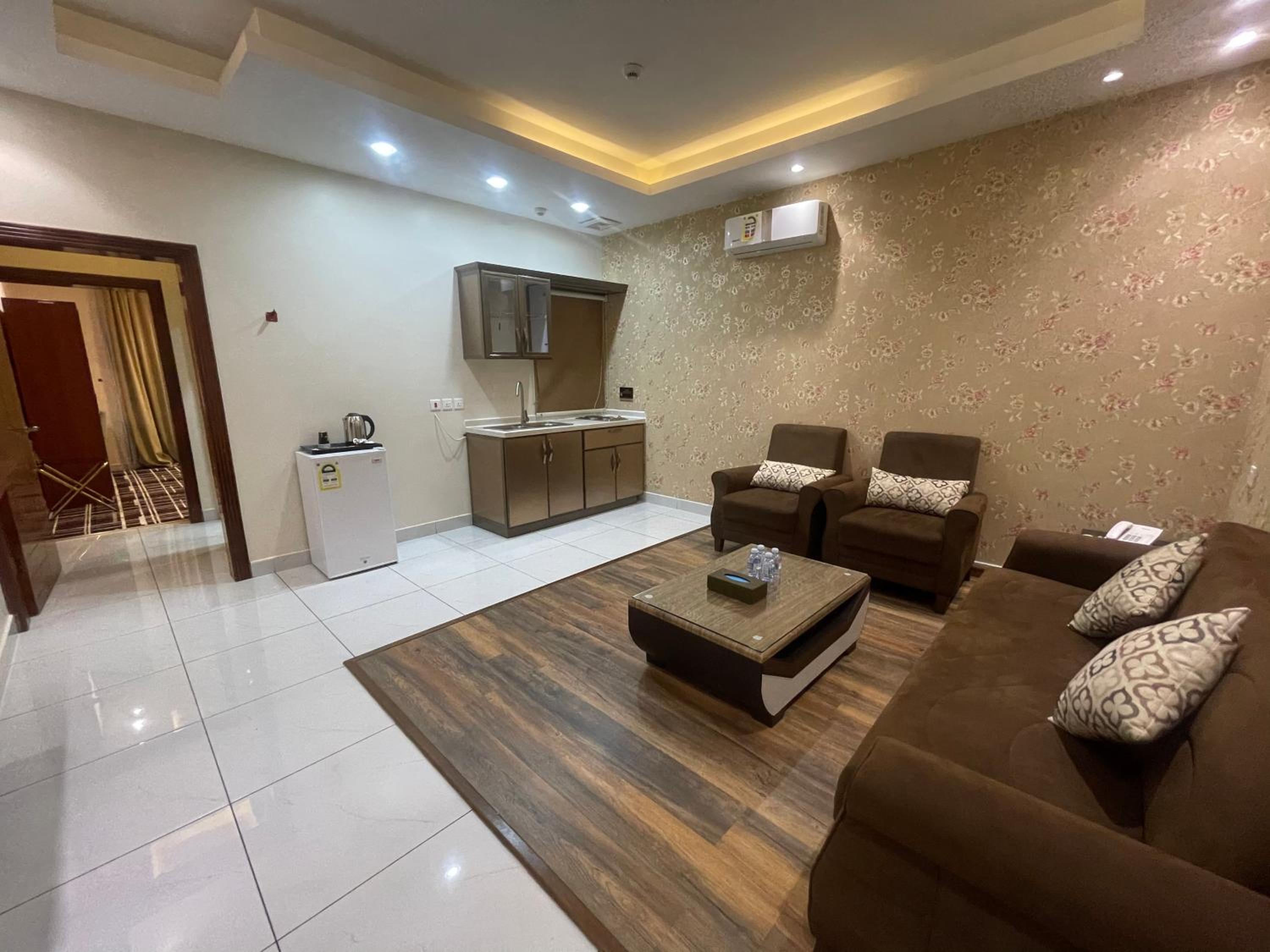 Deluxe King Suite