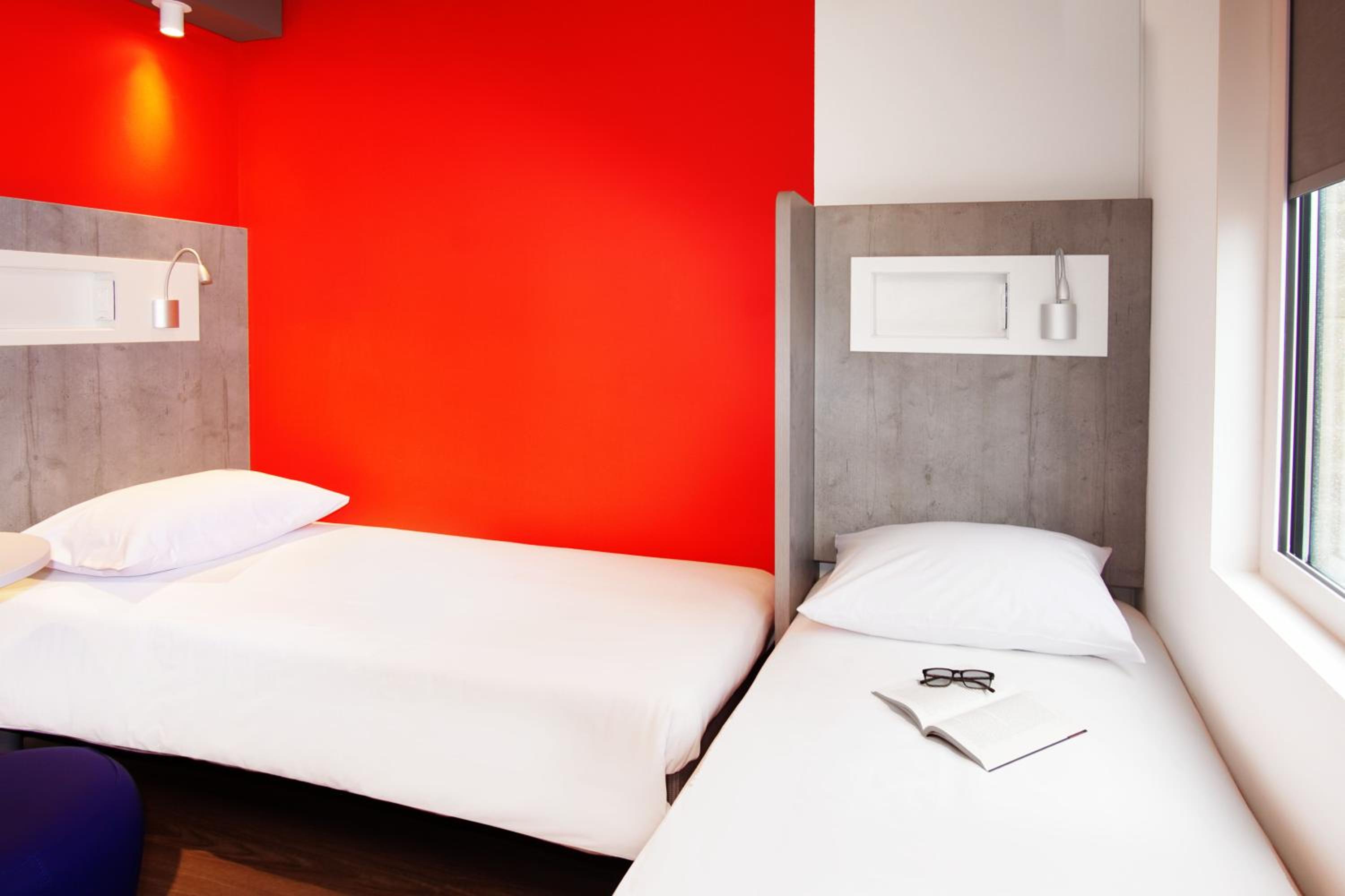 Standard Twin Room photo 2