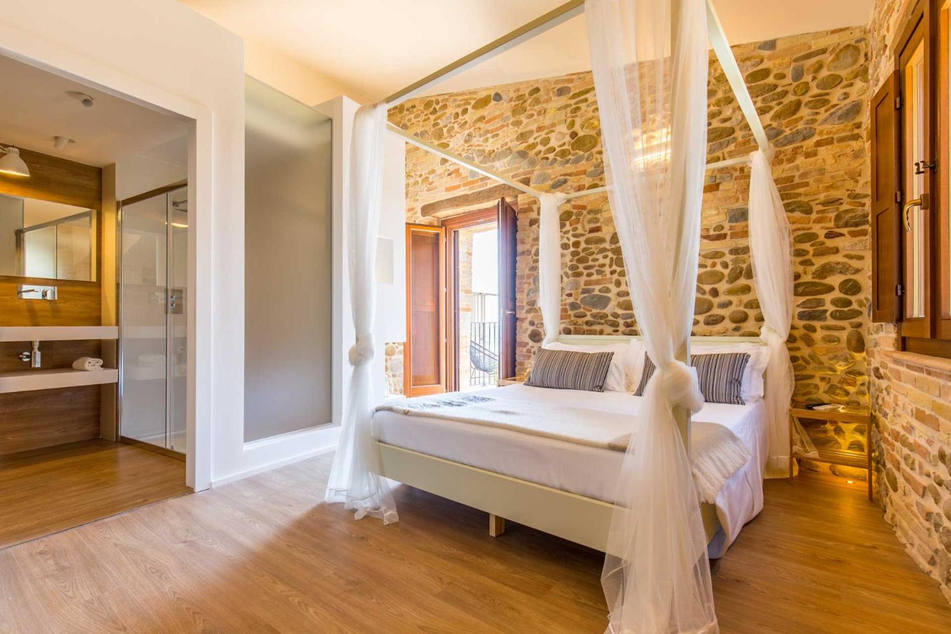 One-Bedroom Apartment with Balcony photo 1