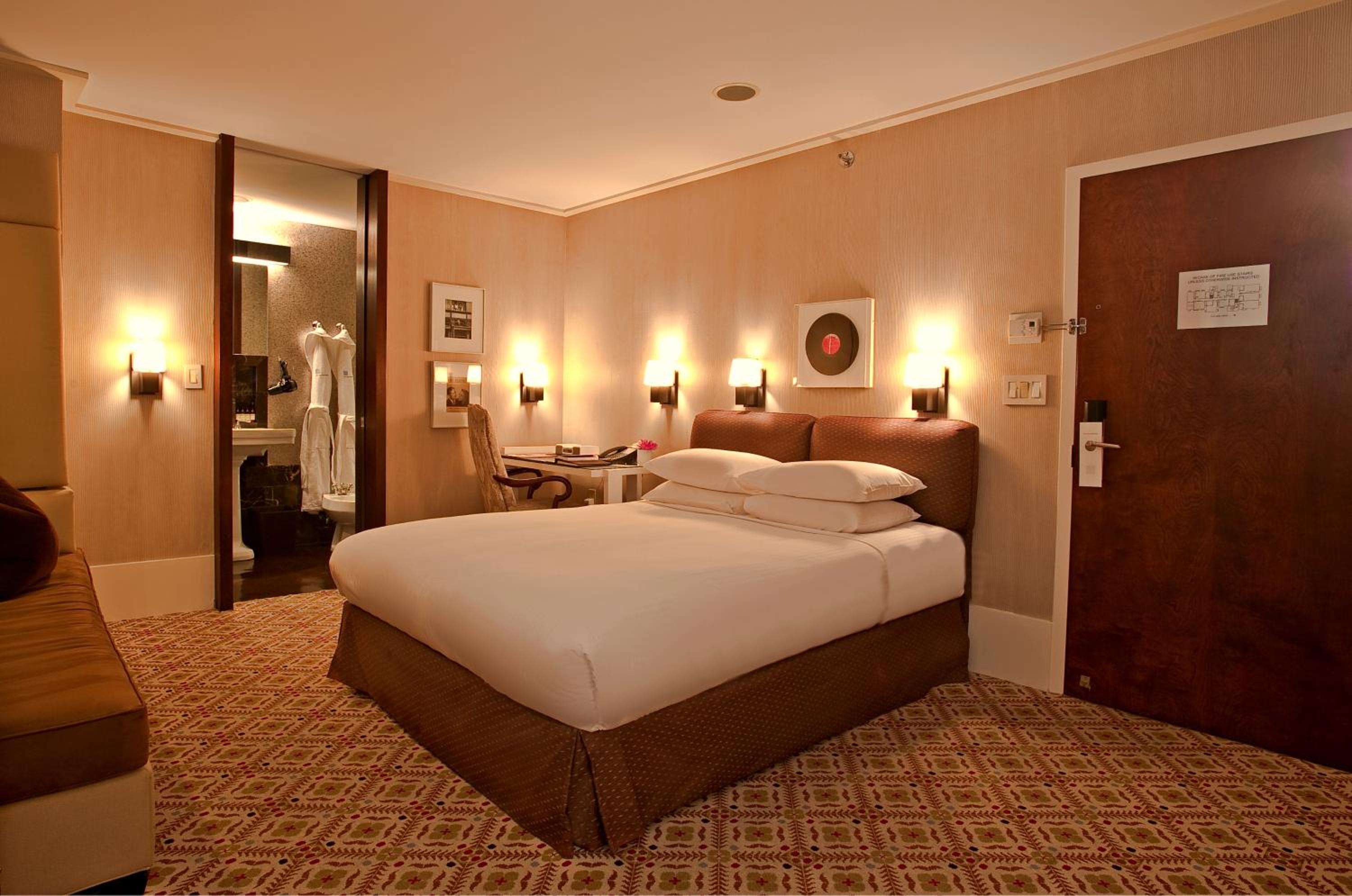 Queen Room - Disability Access photo 1