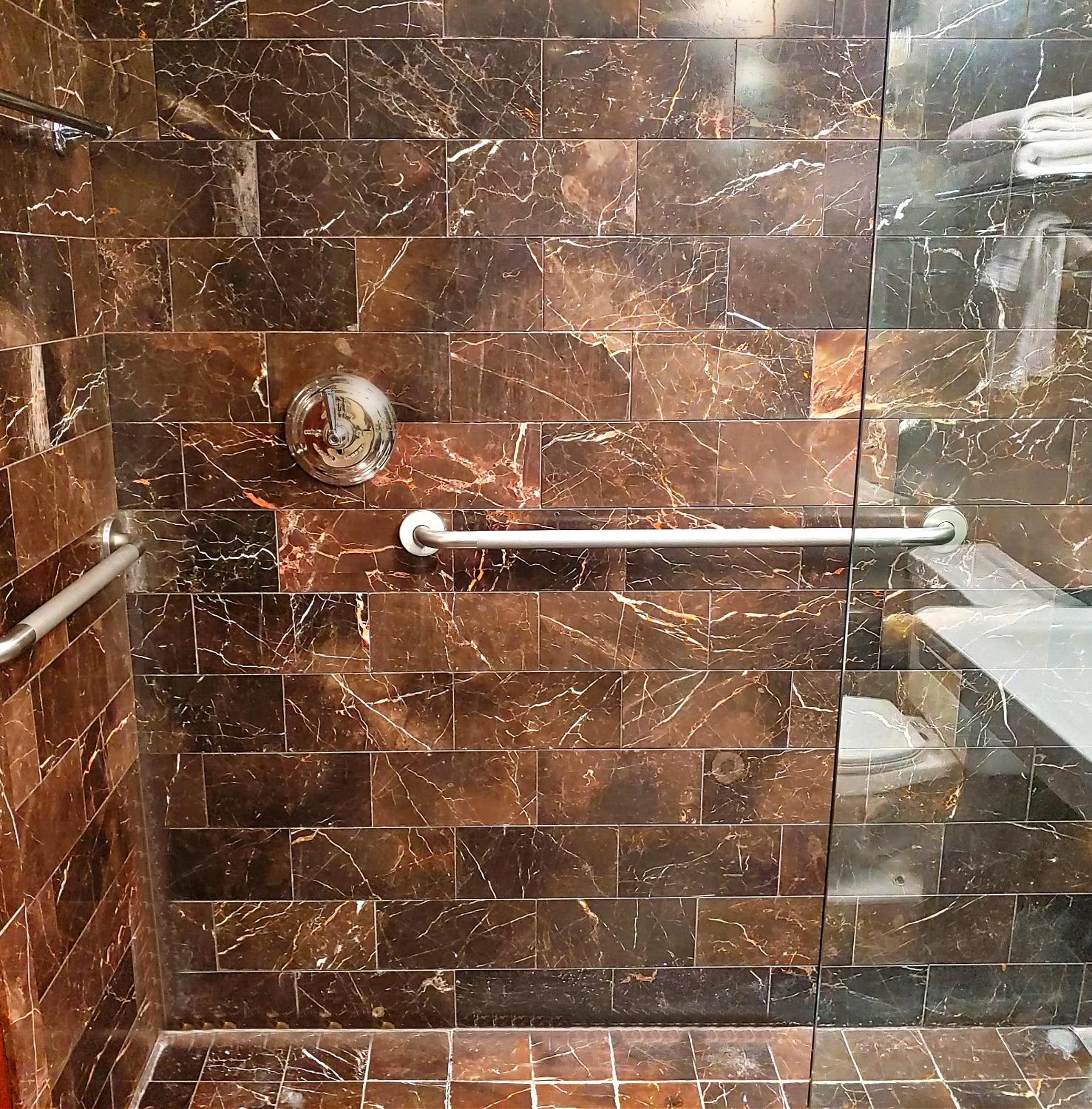 Queen Luxe Room photo 2
