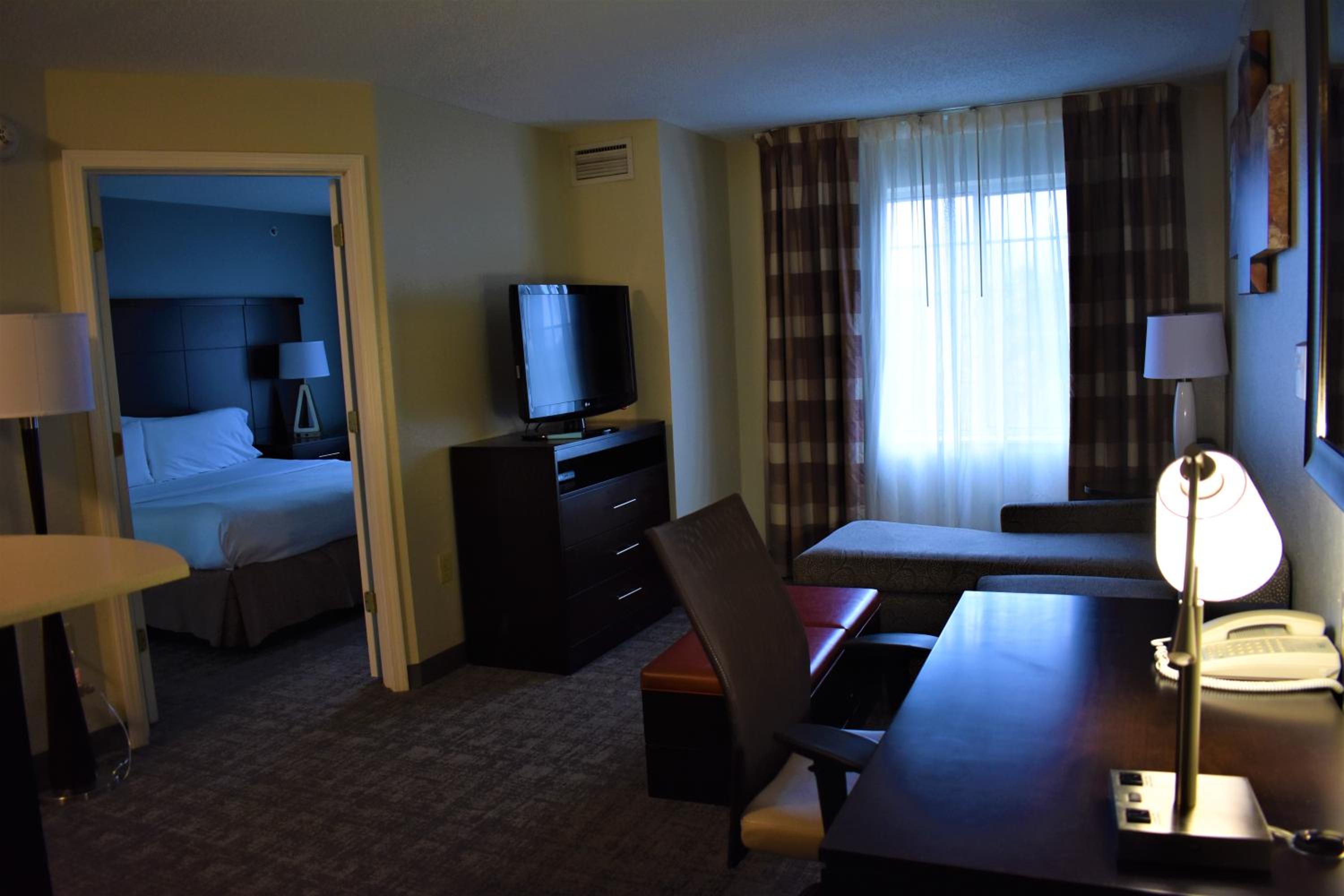 One-Bedroom King Suite - Photo 7