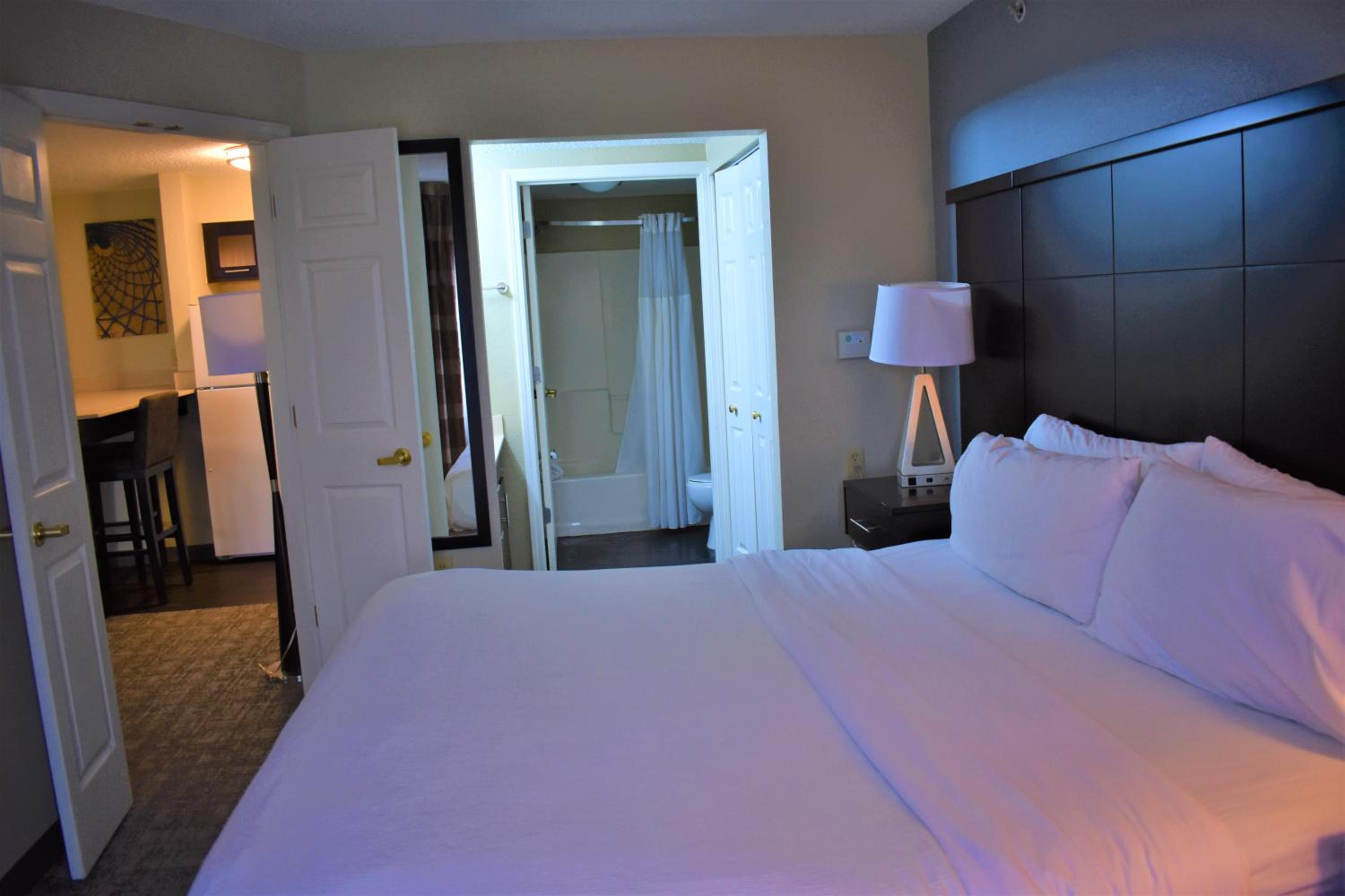 One-Bedroom King Suite - Photo 5