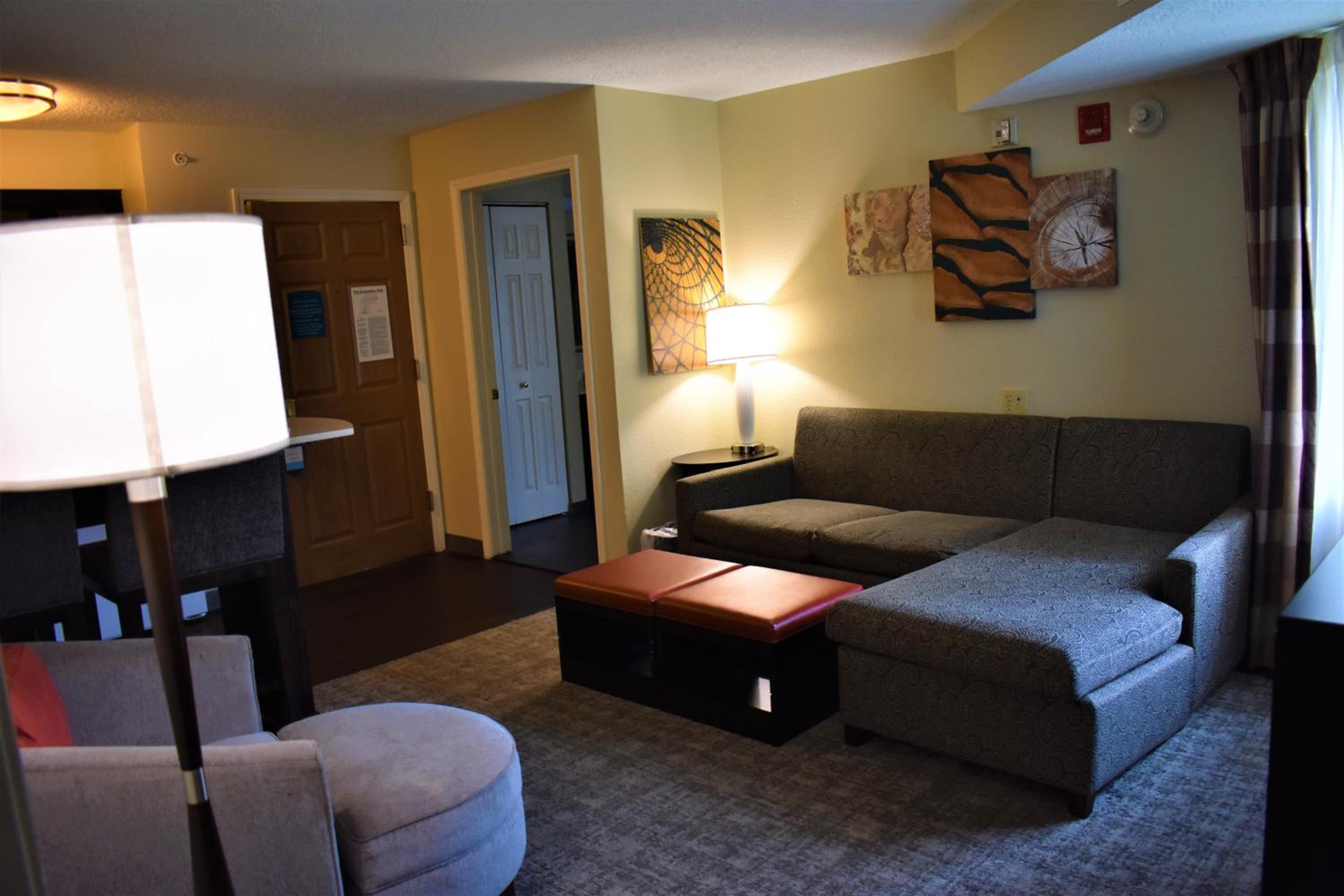 Two-Bedroom Family Suite - Photo 10