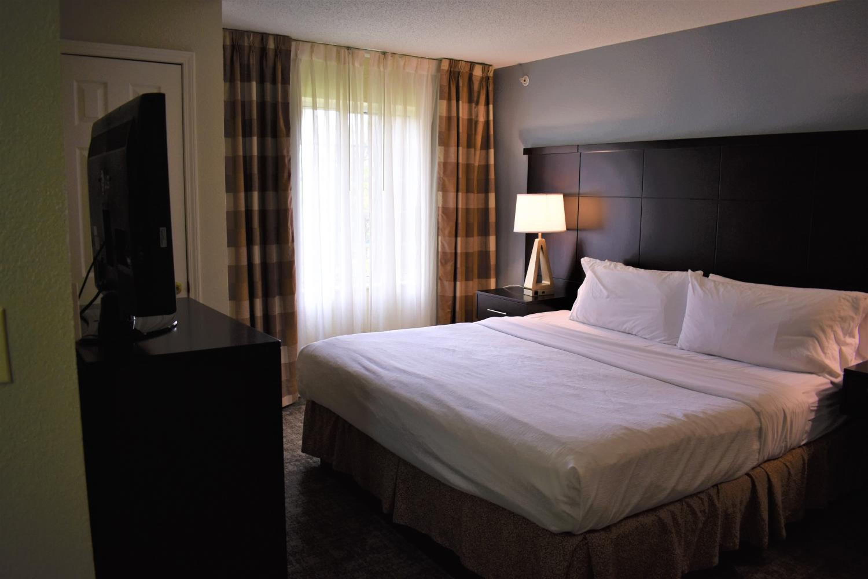 Two-Bedroom Family Suite - Photo 9