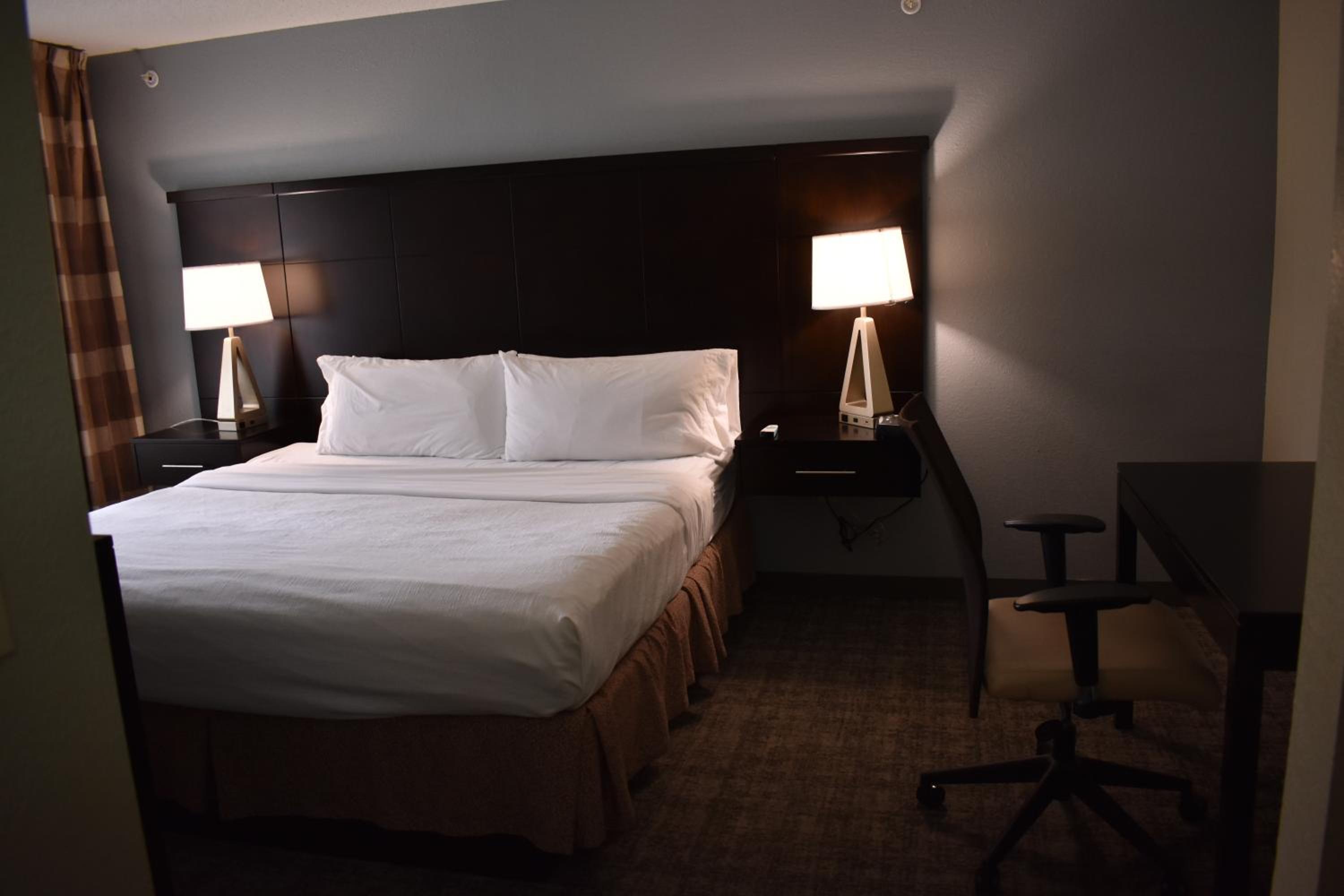Two-Bedroom Family Suite - Photo 8