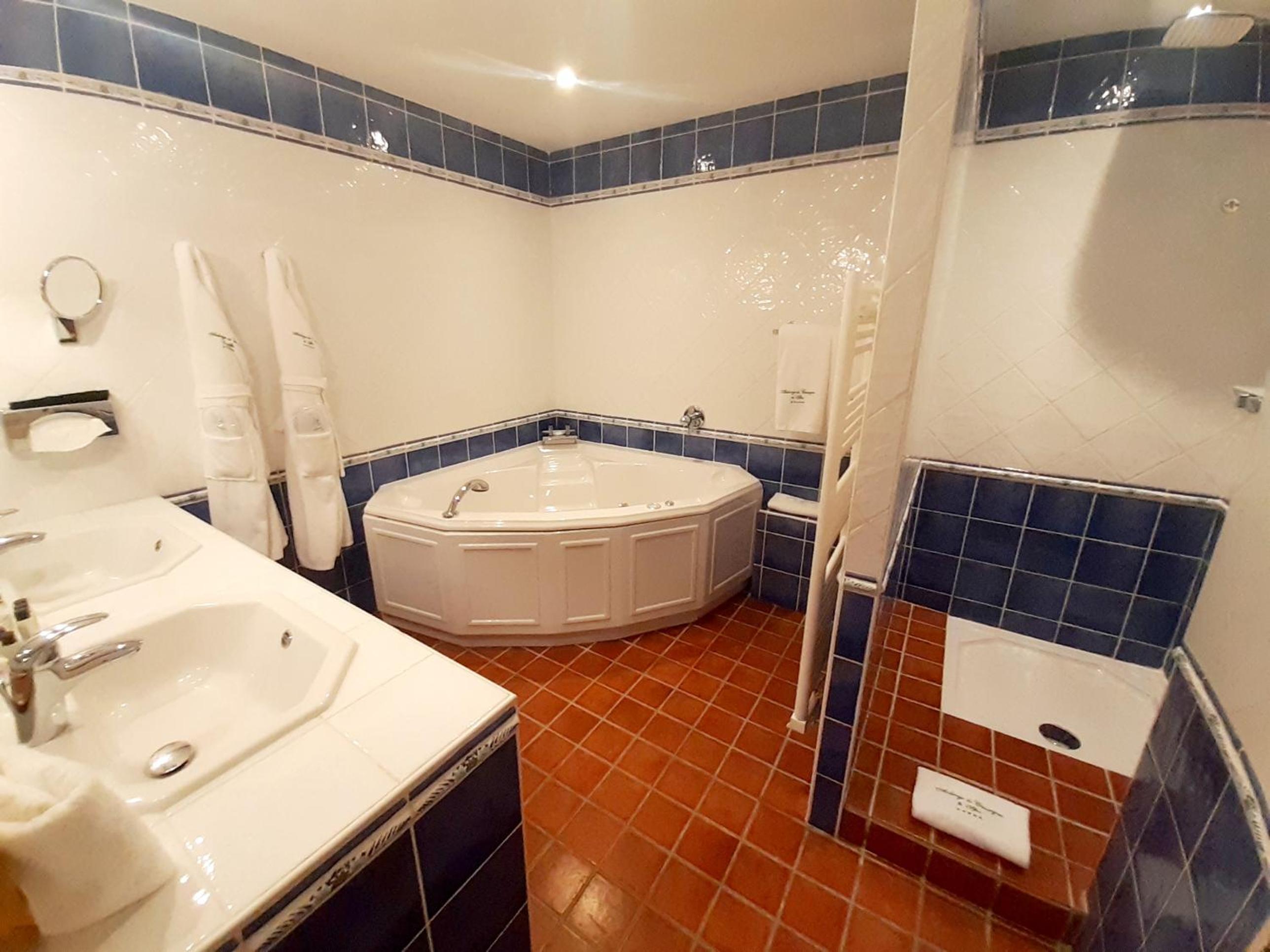 Superior Deluxe Double Room  - Photo 4