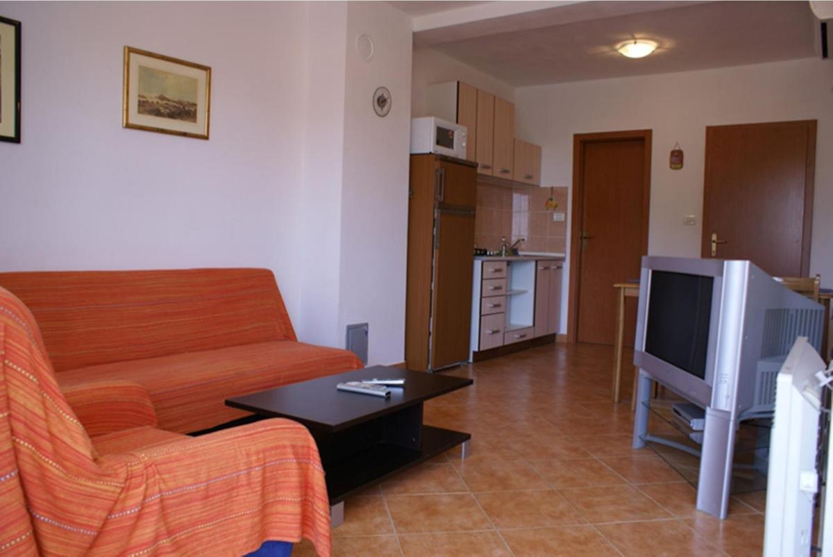 One-Bedroom Apartment with Balcony