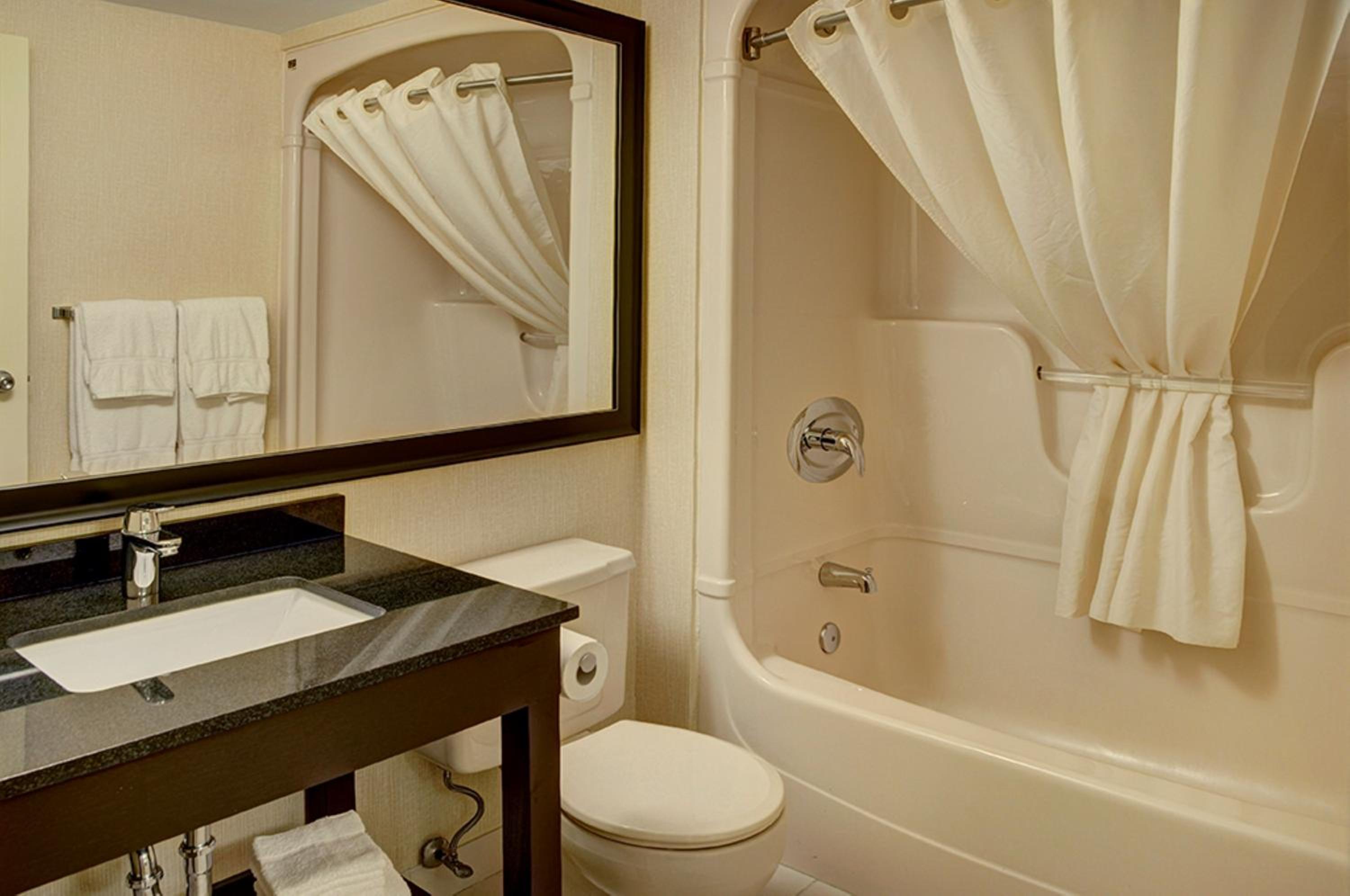 Standard Room with 2 Queen Beds - Ground Floor - Photo 1