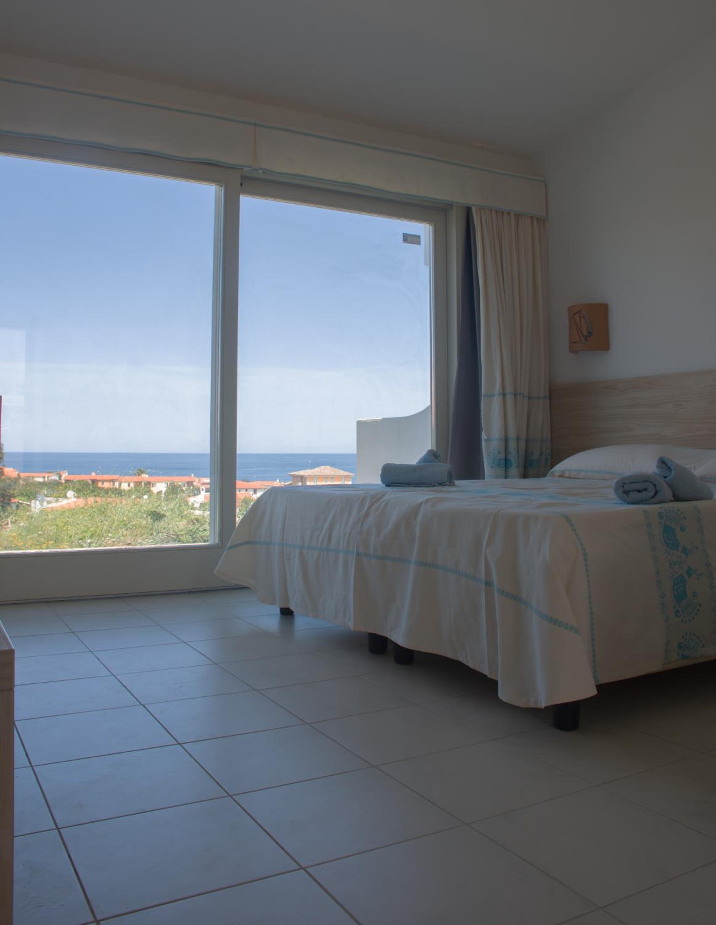 Double or Twin Room with Sea View - Photo 2