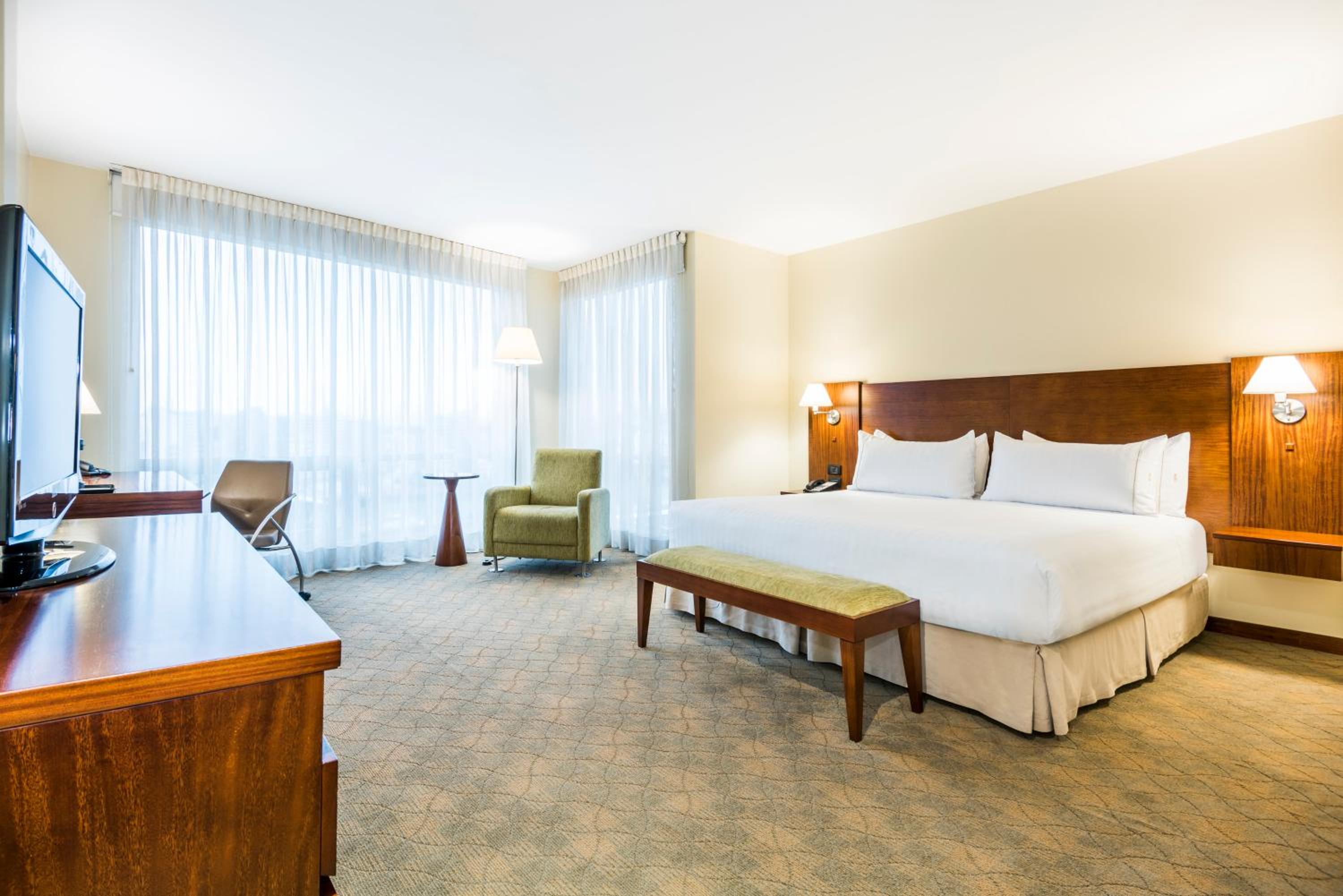 Standard King Room - Photo 4