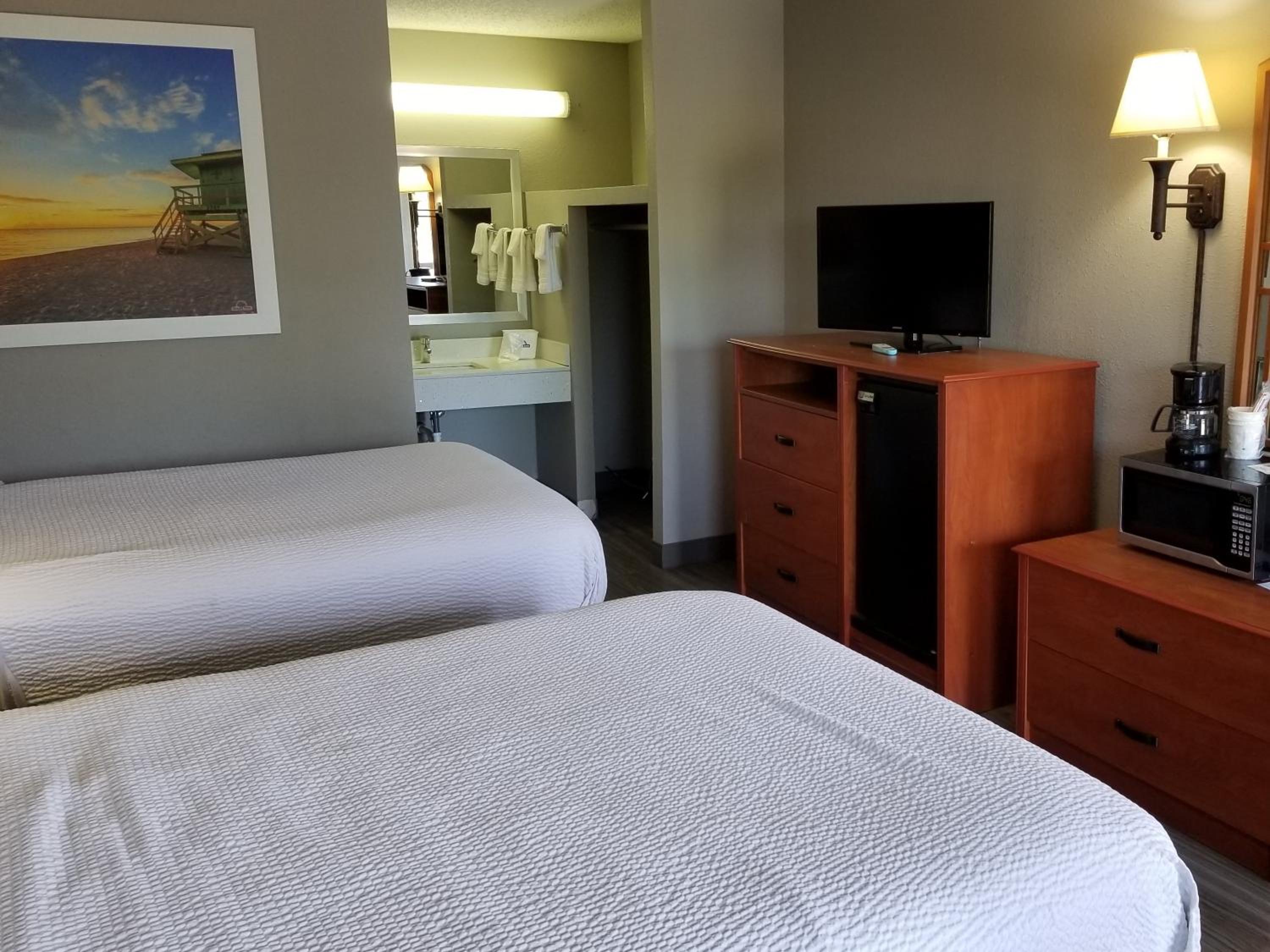 Deluxe Double Room with Two Double Beds - Non-Smoking - Photo 6