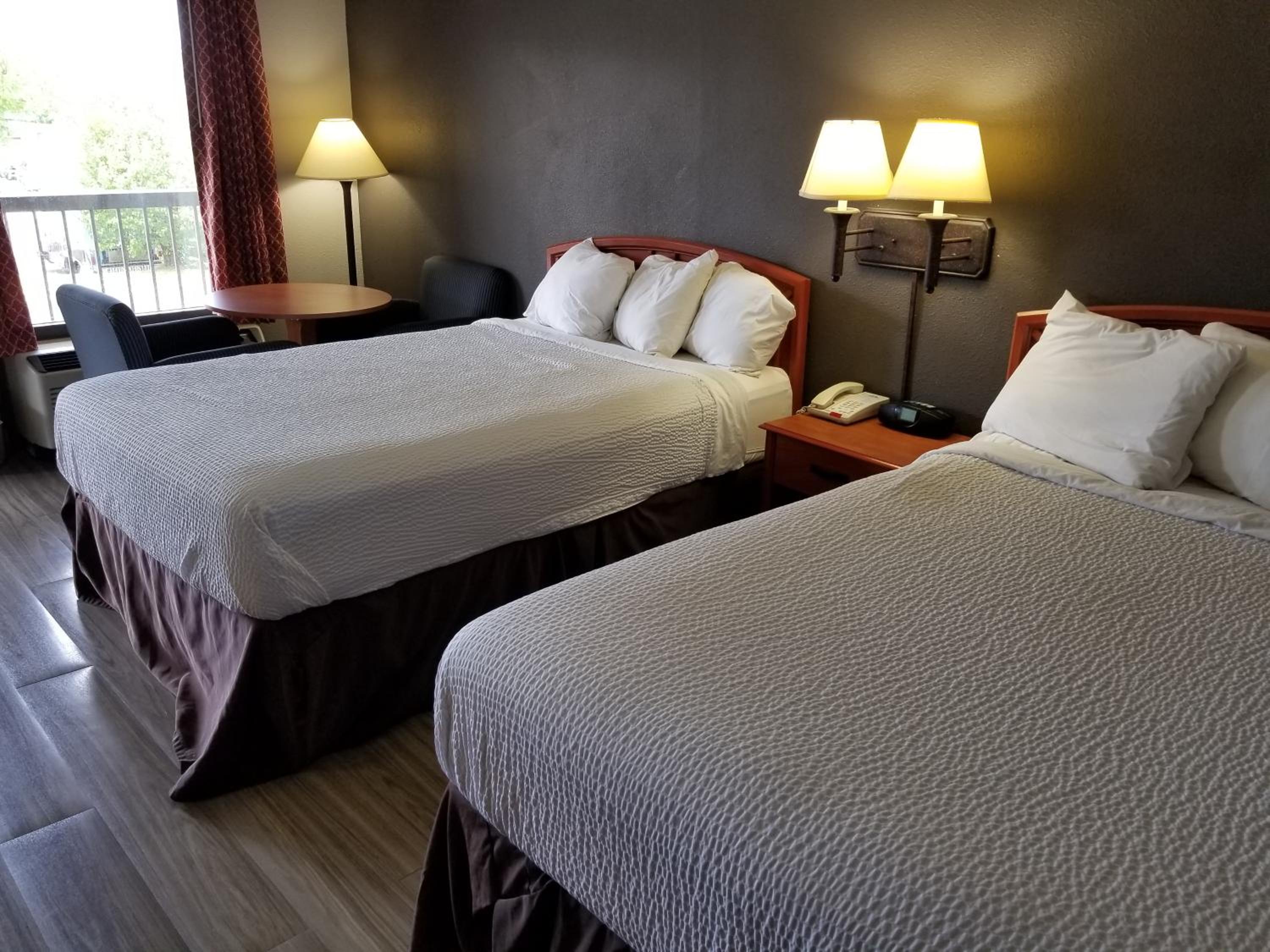 Deluxe Double Room with Two Double Beds - Non-Smoking - Photo 2