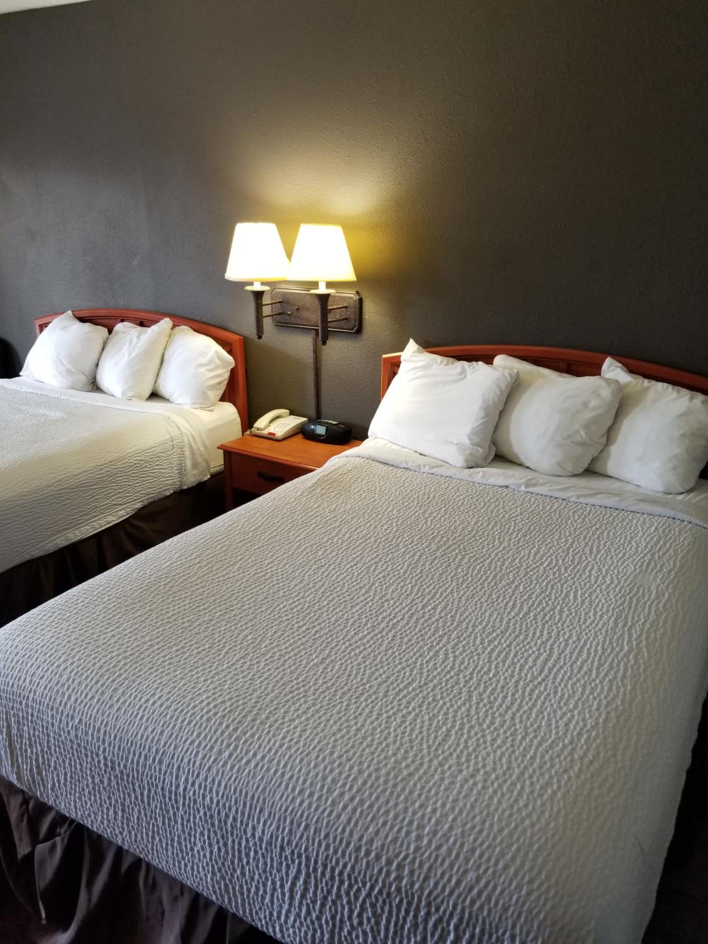 Deluxe Double Room with Two Double Beds - Non-Smoking - Photo 8