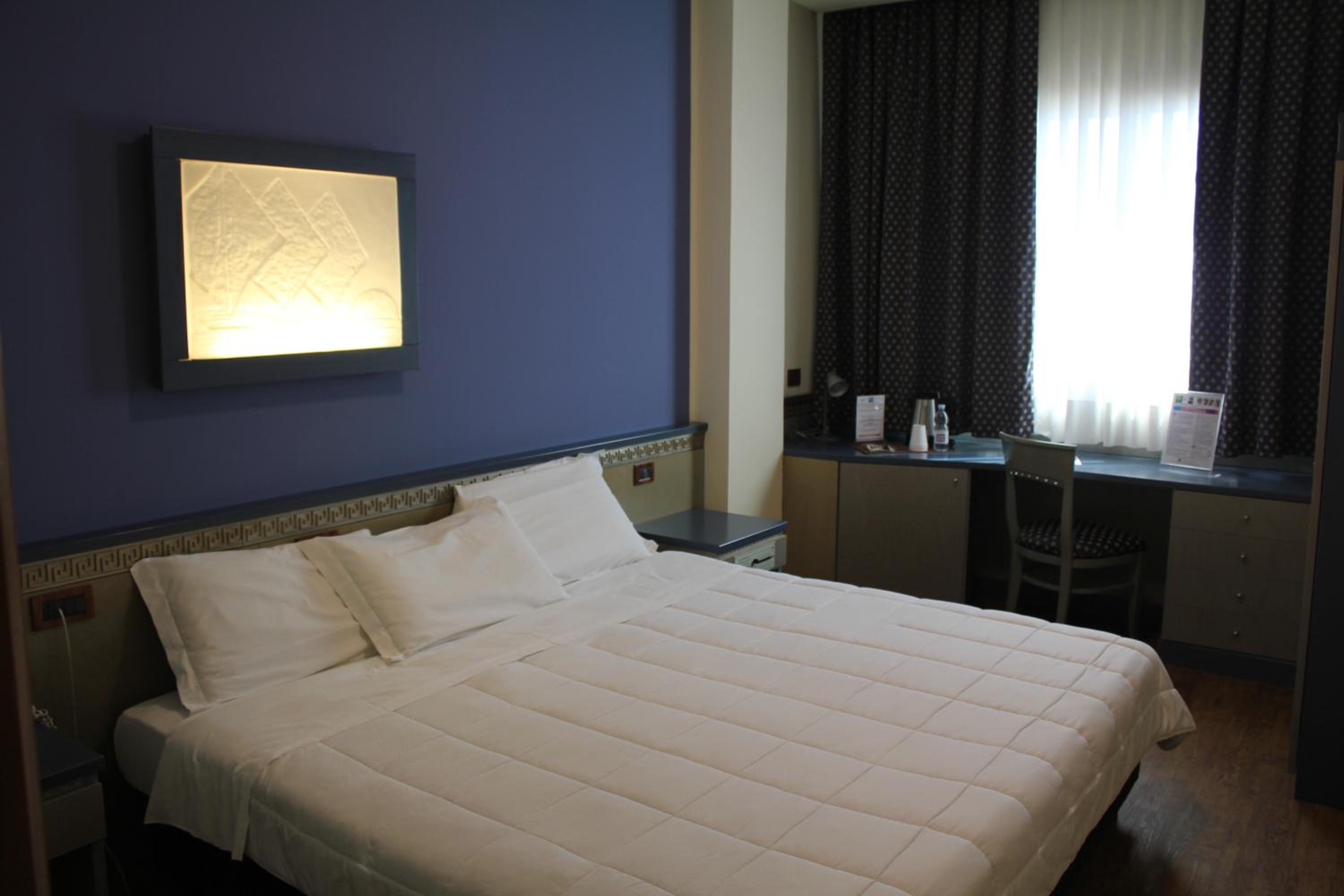 Standard Double Room - Photo 1