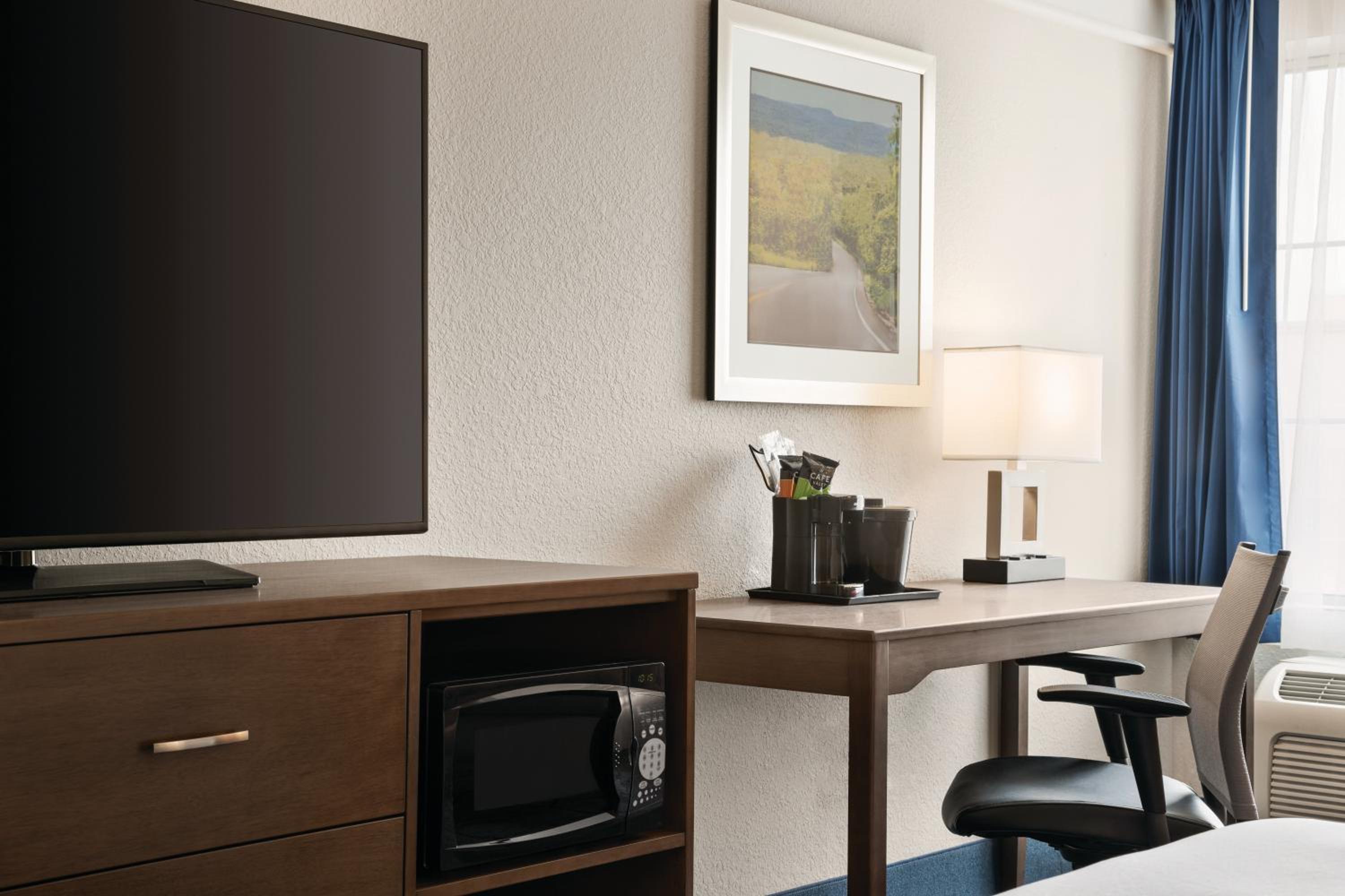 Deluxe King Room photo 2