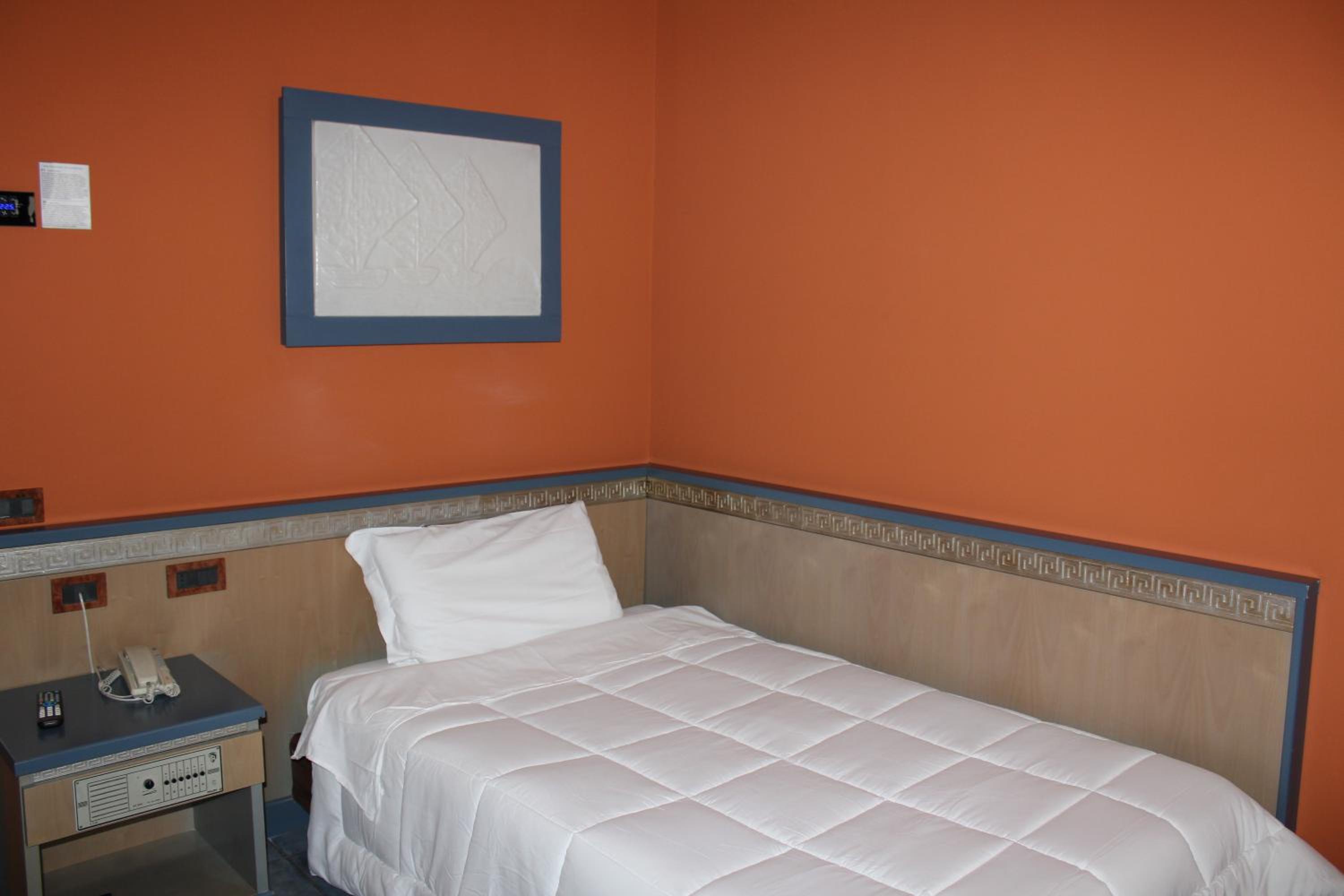 Standard Twin Room - Photo 5