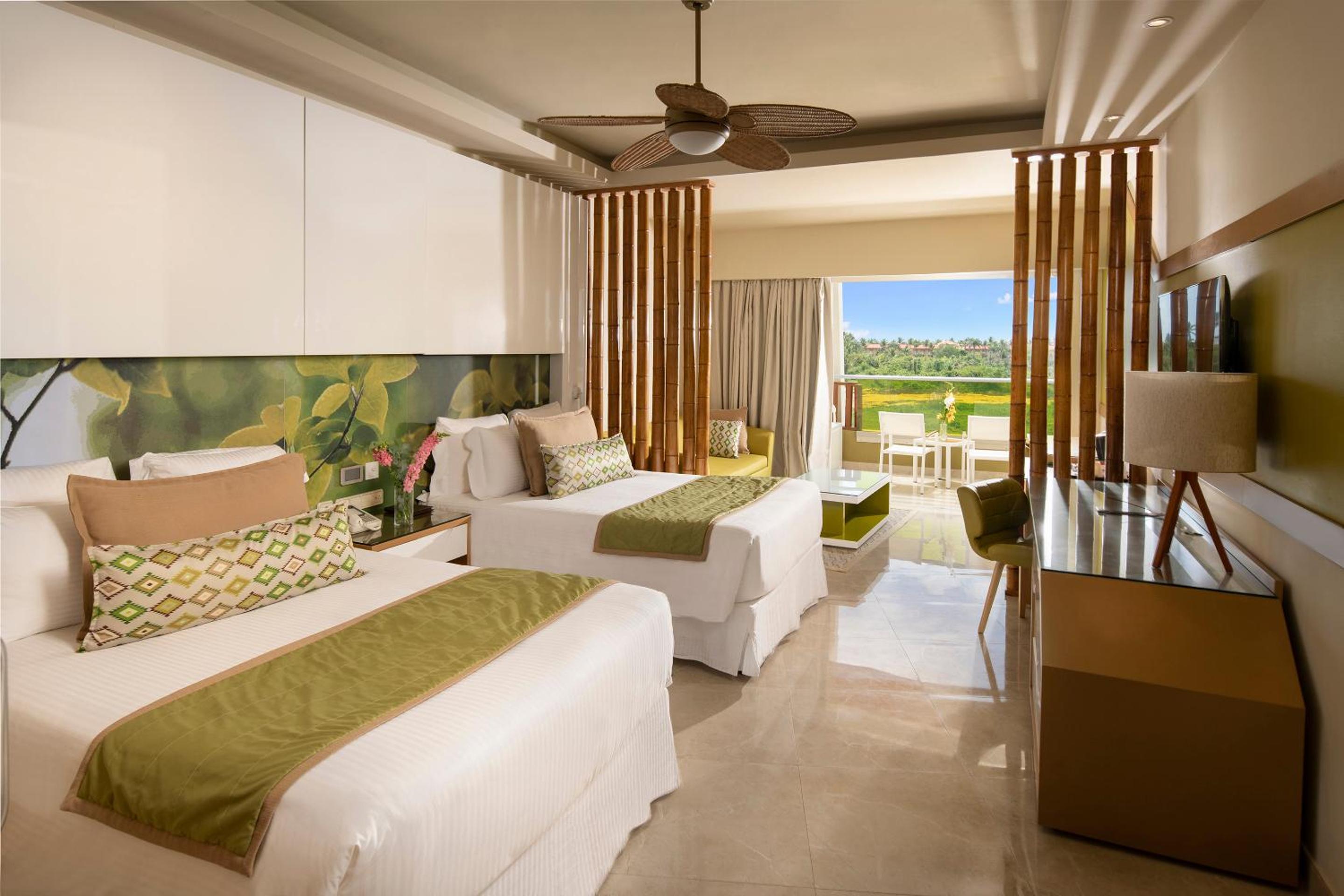 Preferred Club Jr Suite Partial Ocean View - 2 Double Beds