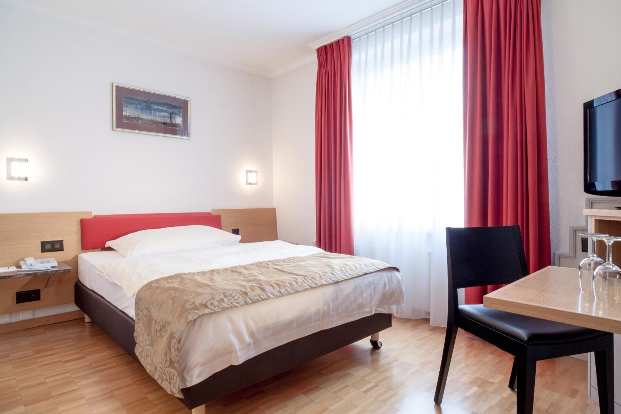 Studio Apartment - Photo 6