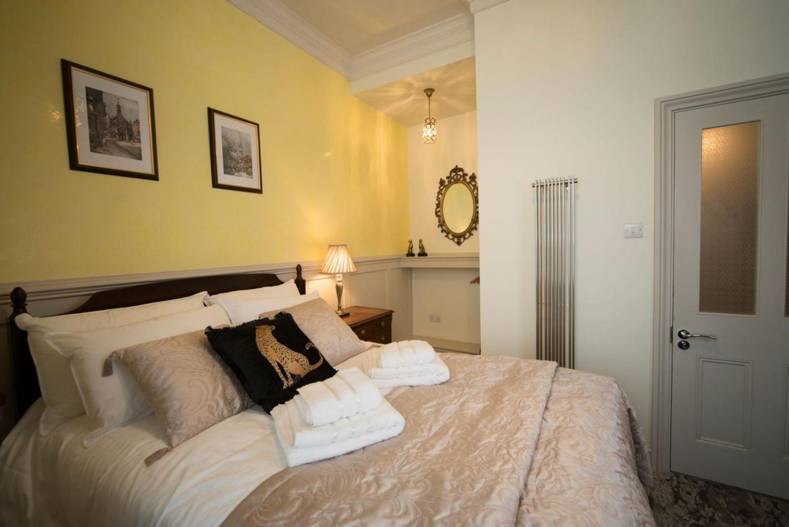 Budget Double Room - Photo 2