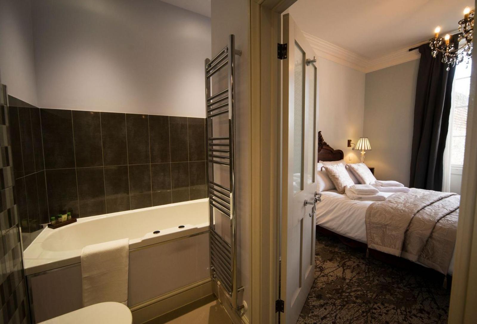Double Room with Private Bathroom - Photo 5
