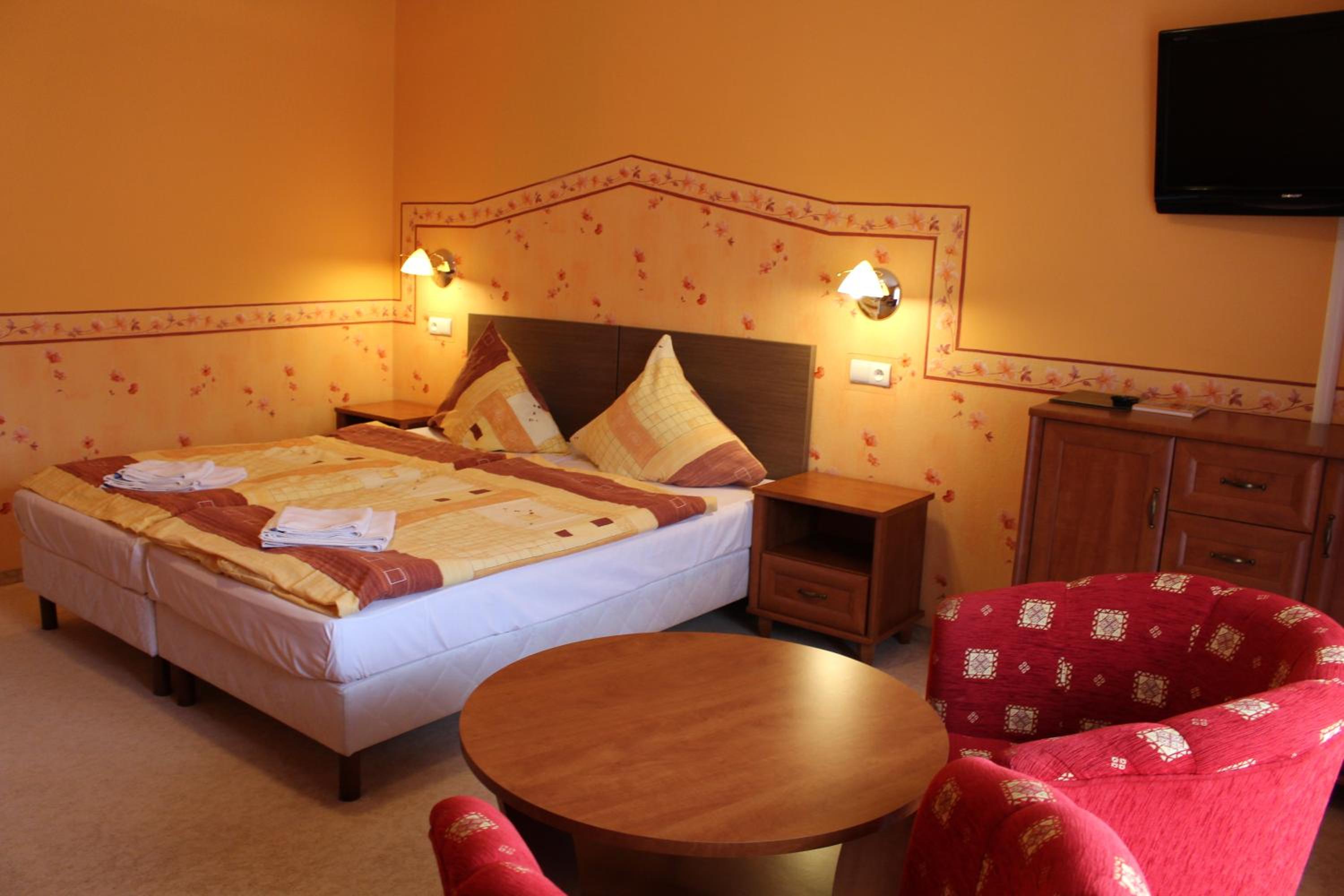 Double Room with Balcony (2 Adults + 1 Child) photo 1
