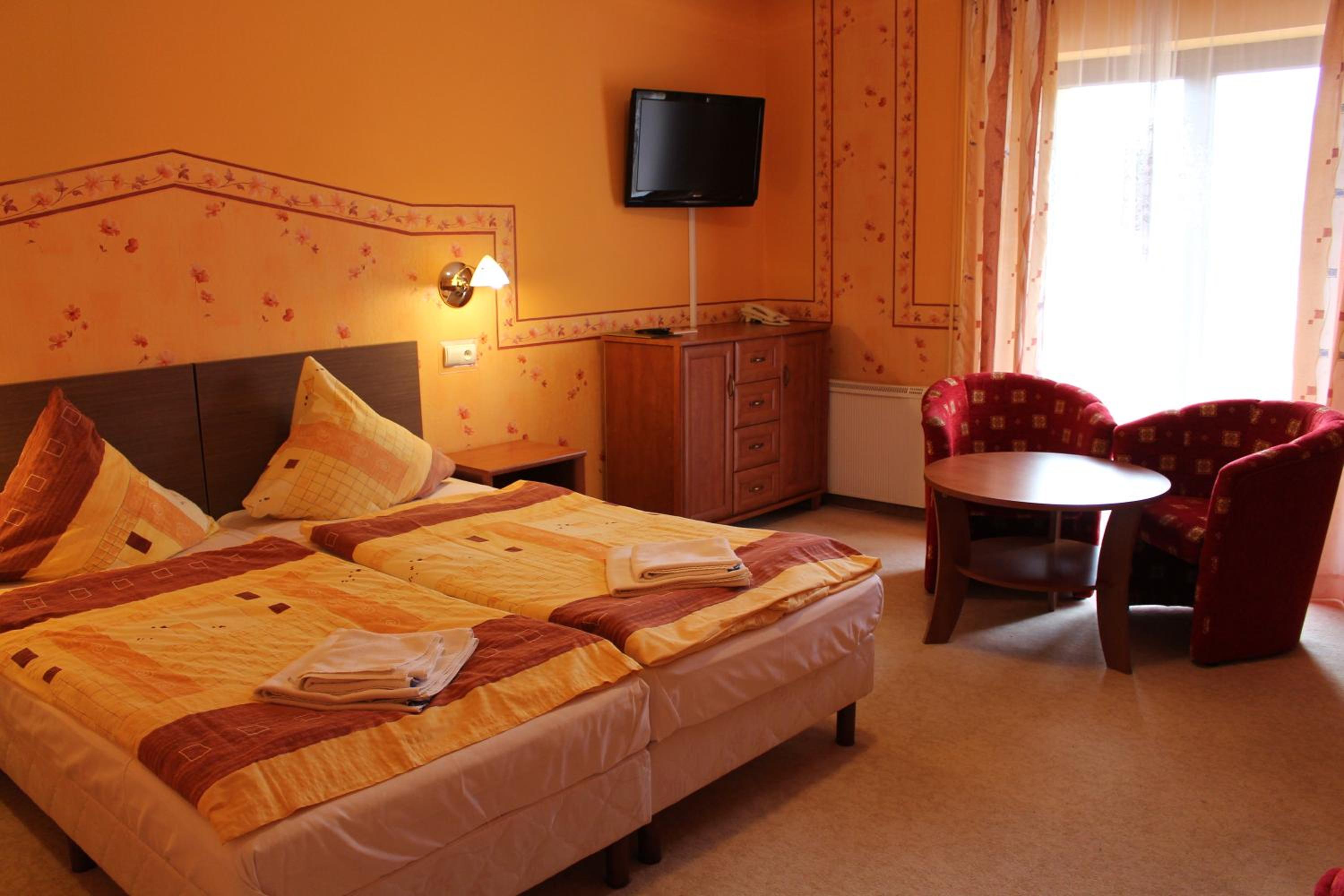 Double Room with Balcony (2 Adults + 1 Child) photo 3