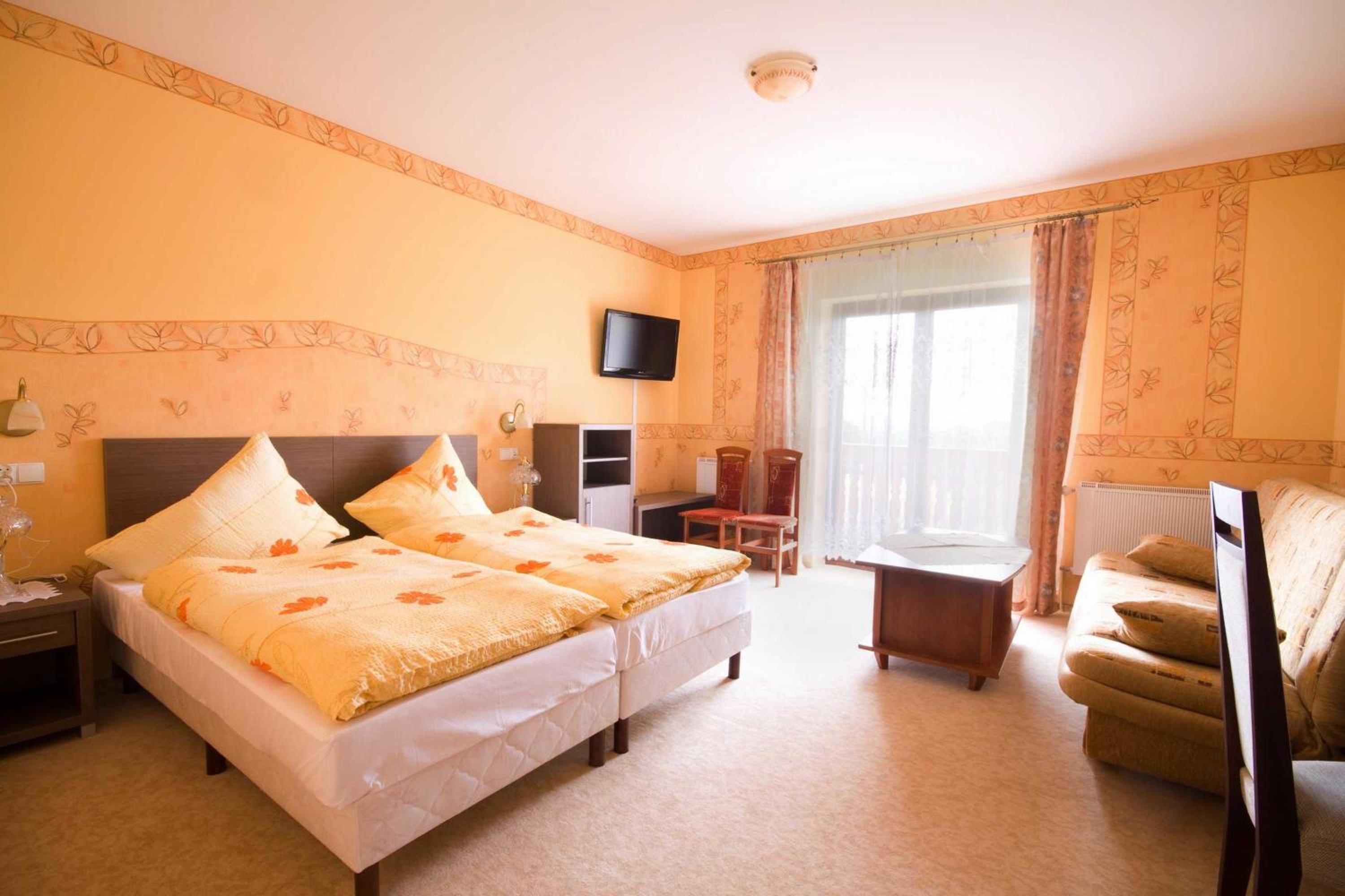Double Room with Balcony (2 Adults + 1 Child) photo 2