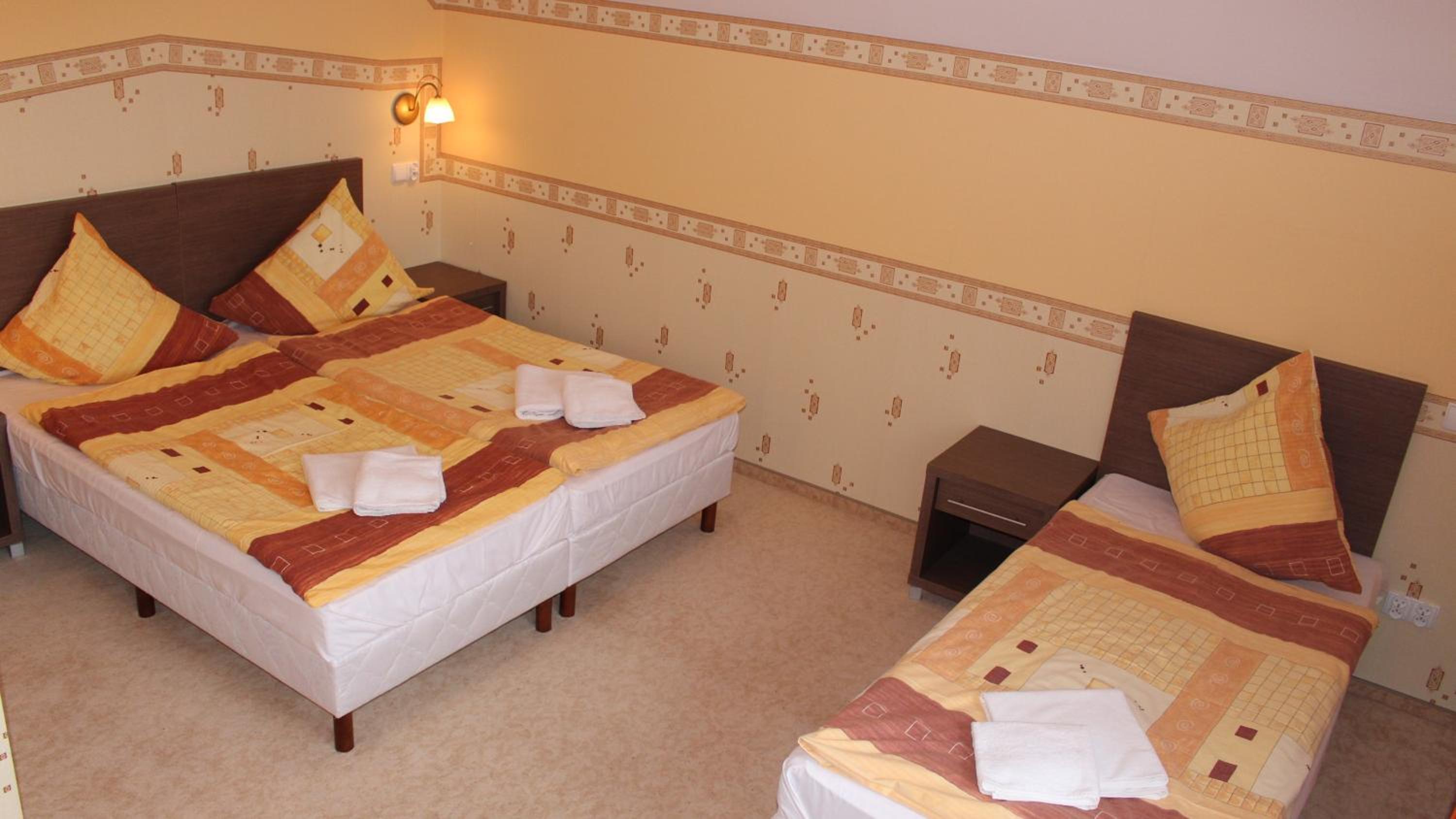 Triple Room - Photo 2