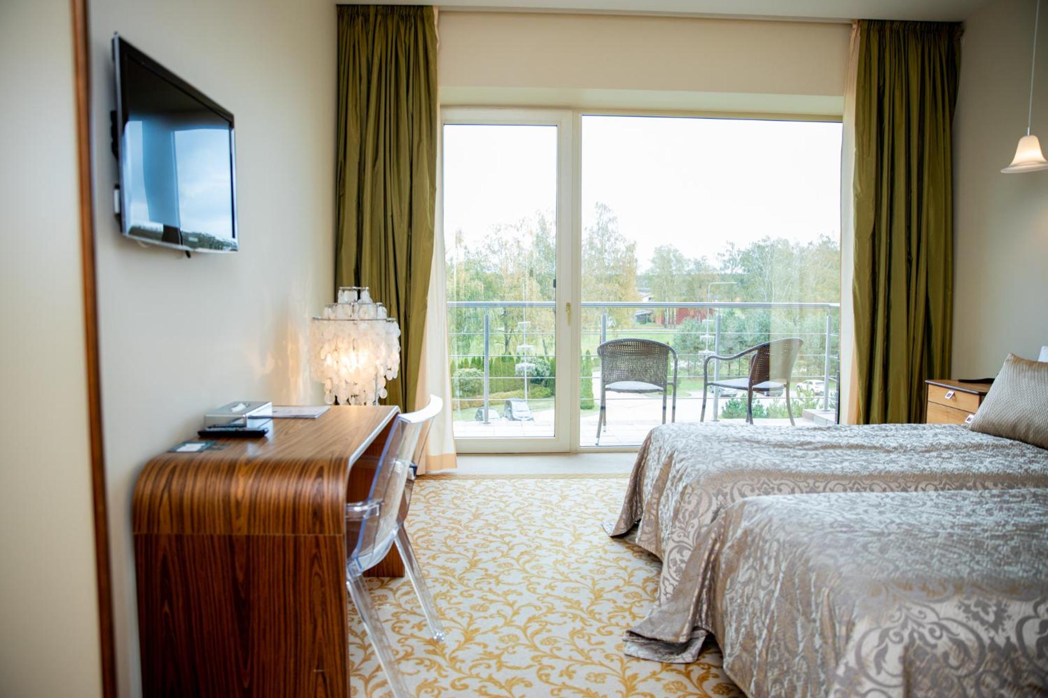 Twin Room with Spa Access - Photo 1