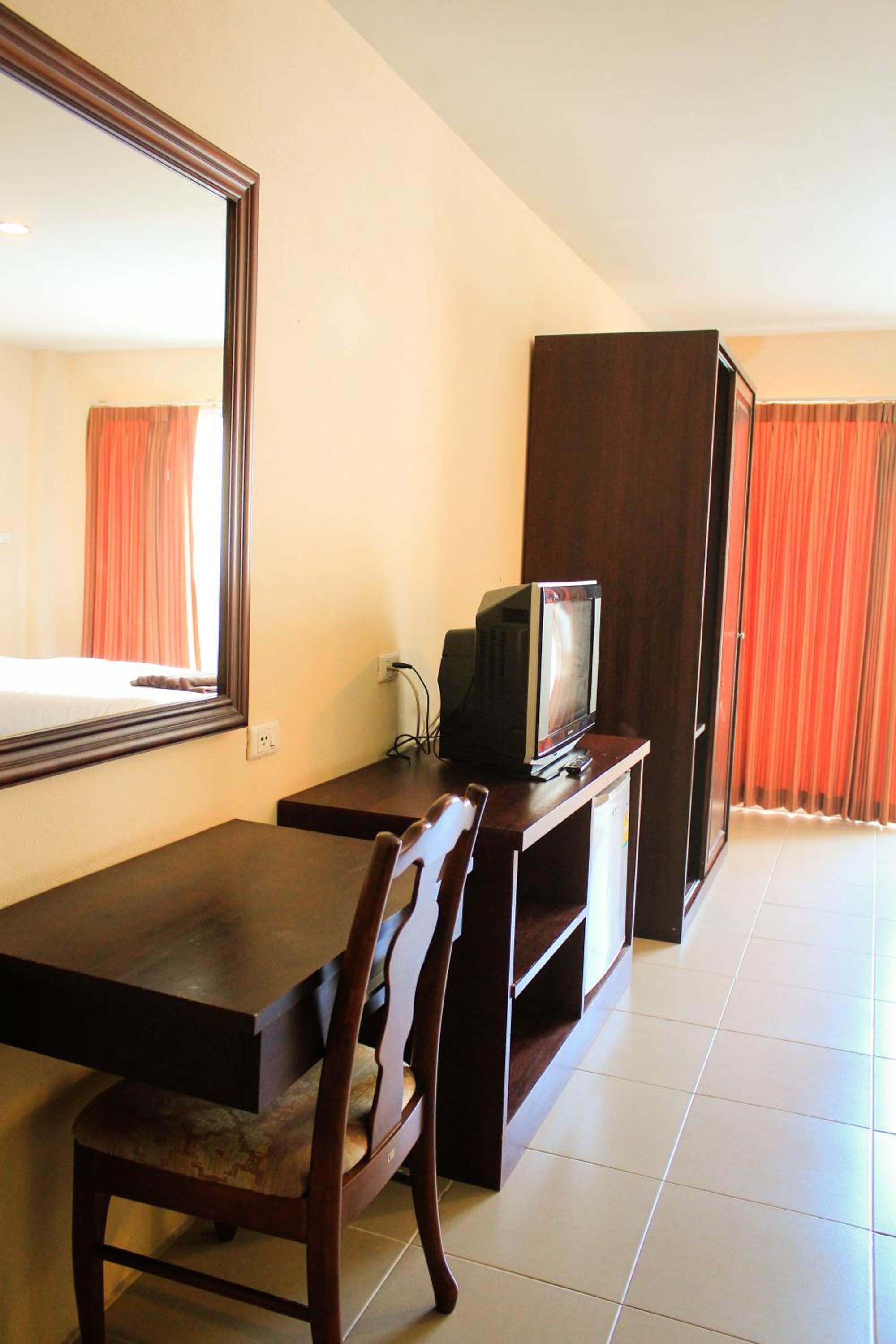 Standard Double Room - Photo 9