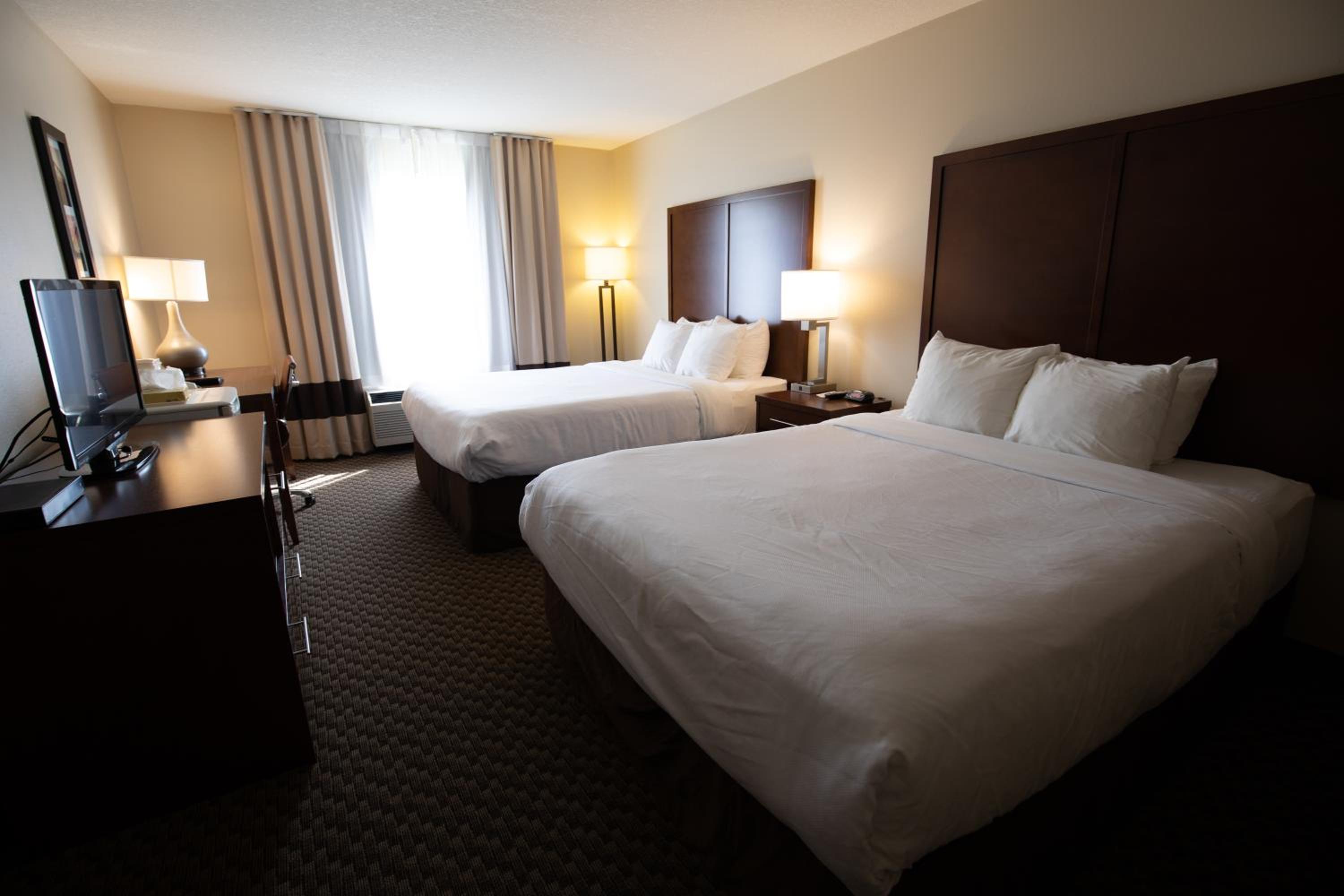 Queen Room with Two Queen Beds - Non-Smoking - Photo 1