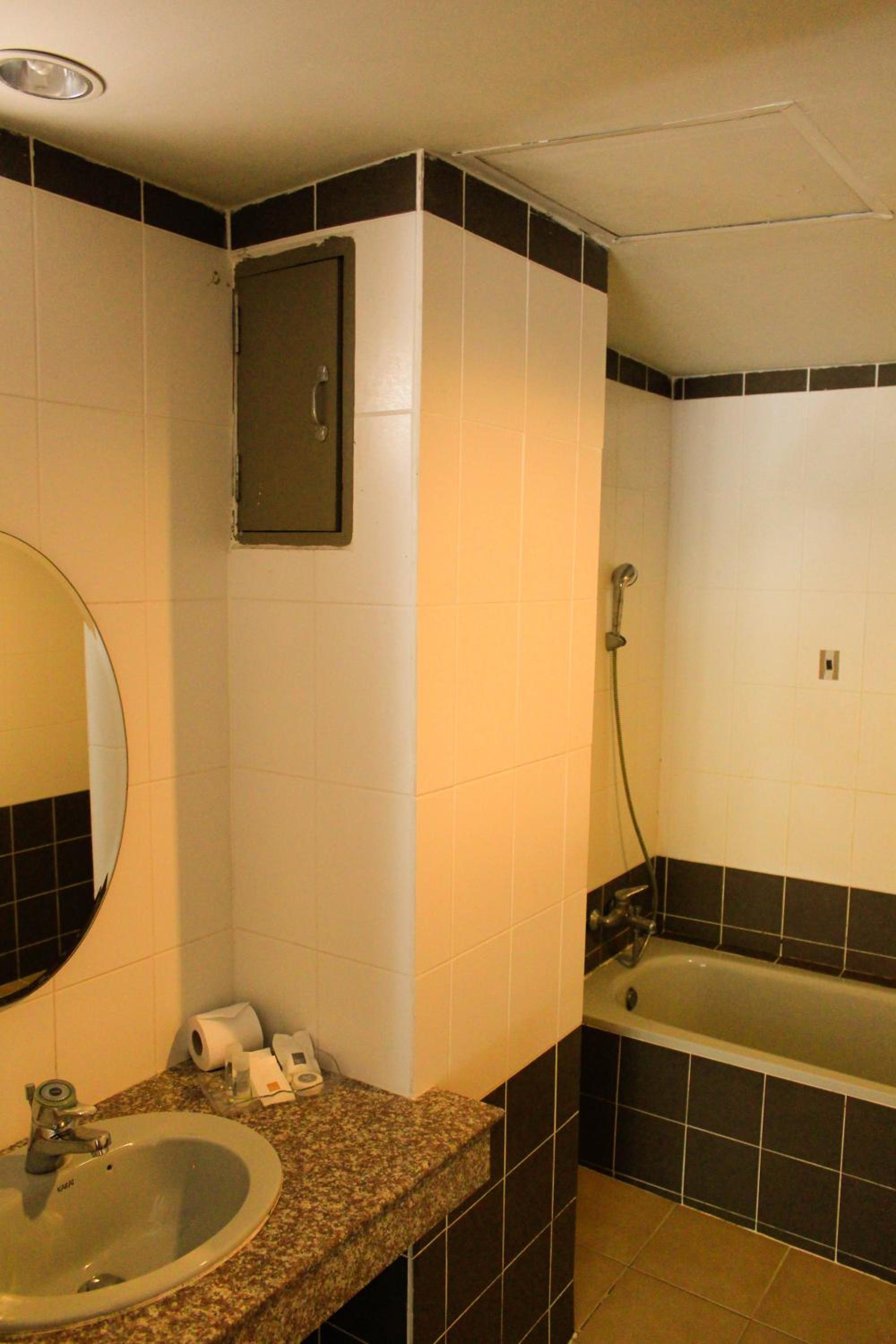 Standard Double Room - Photo 13