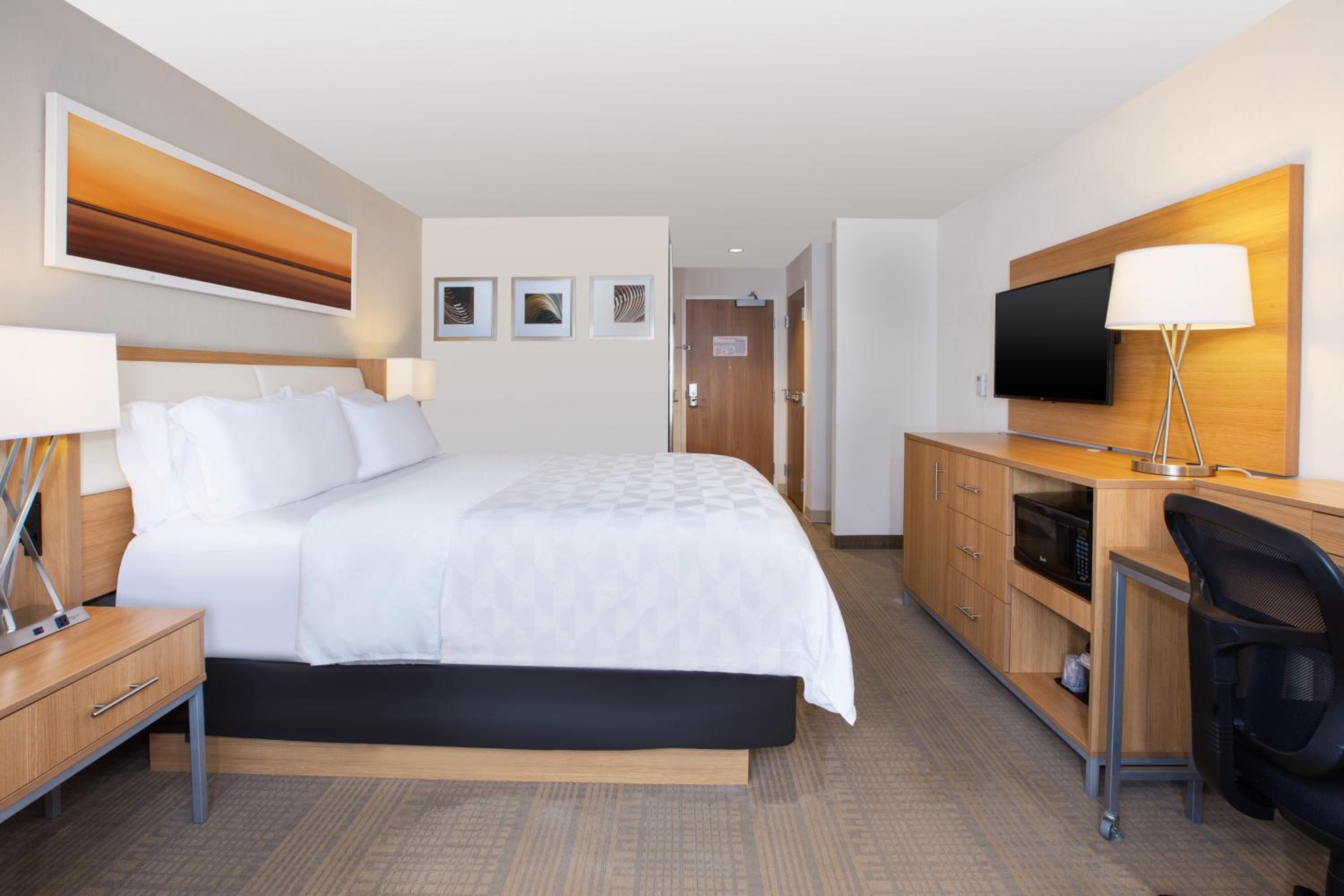 Standard King Room photo 3
