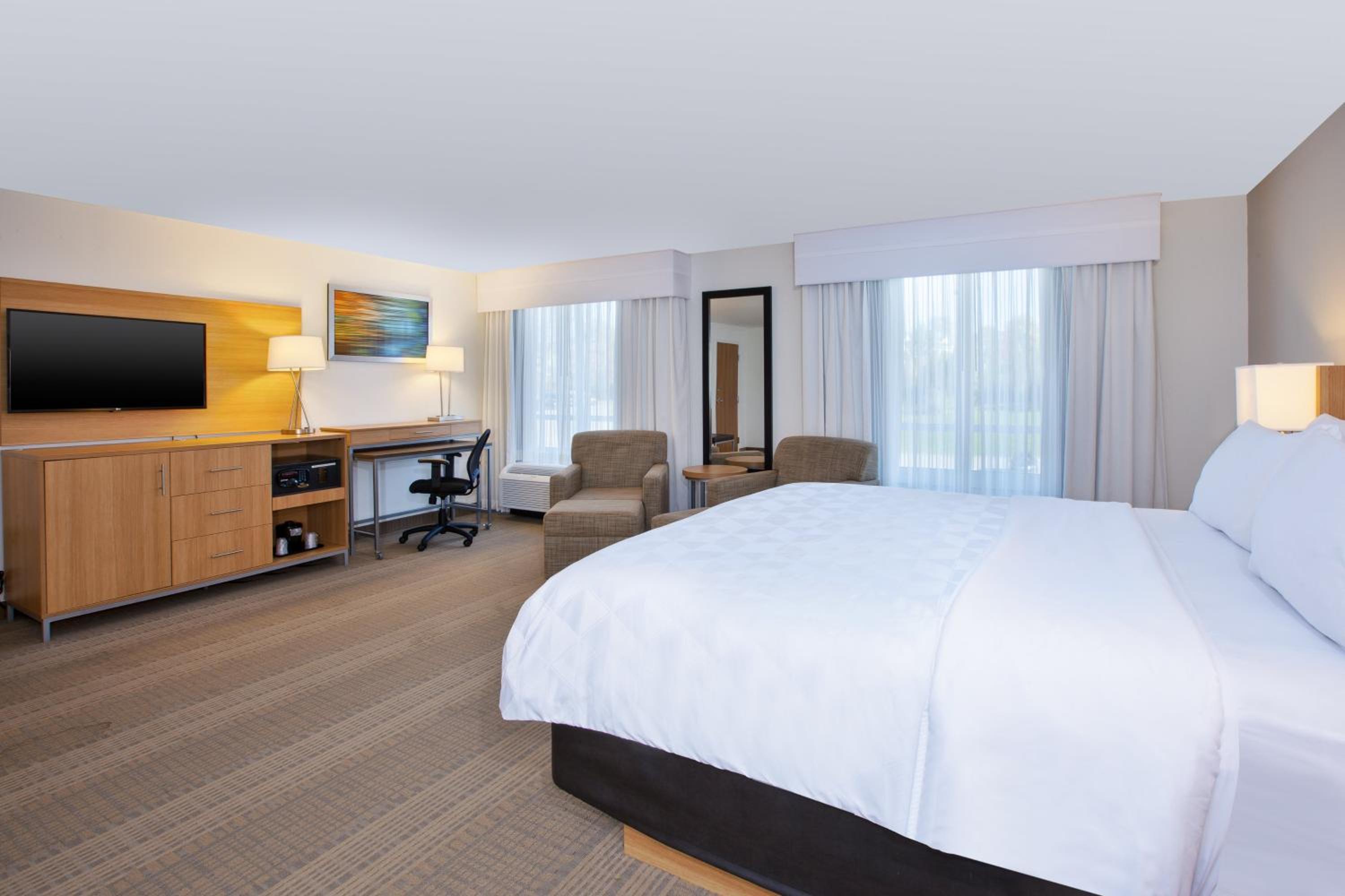 Deluxe King Room - Mobility Access photo 3