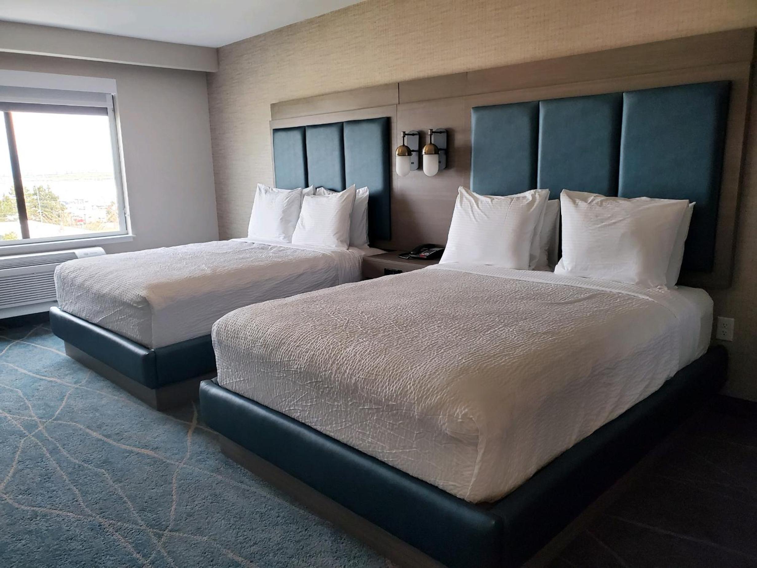 Deluxe Queen Suite