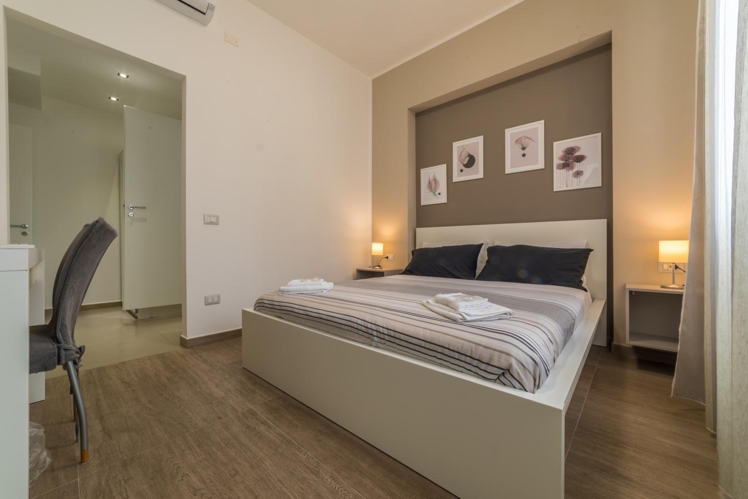Double Room with Private Bathroom - Photo 7
