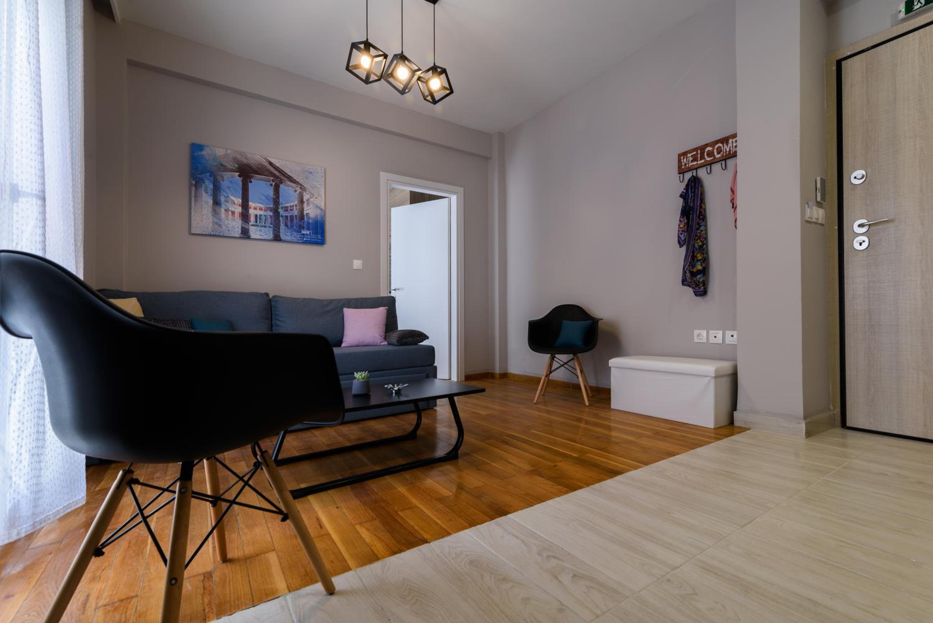 One-Bedroom Apartment photo 2