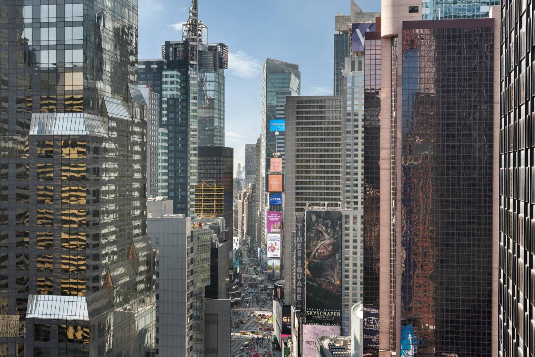 Social Premier Times Square King -Ball Drop View