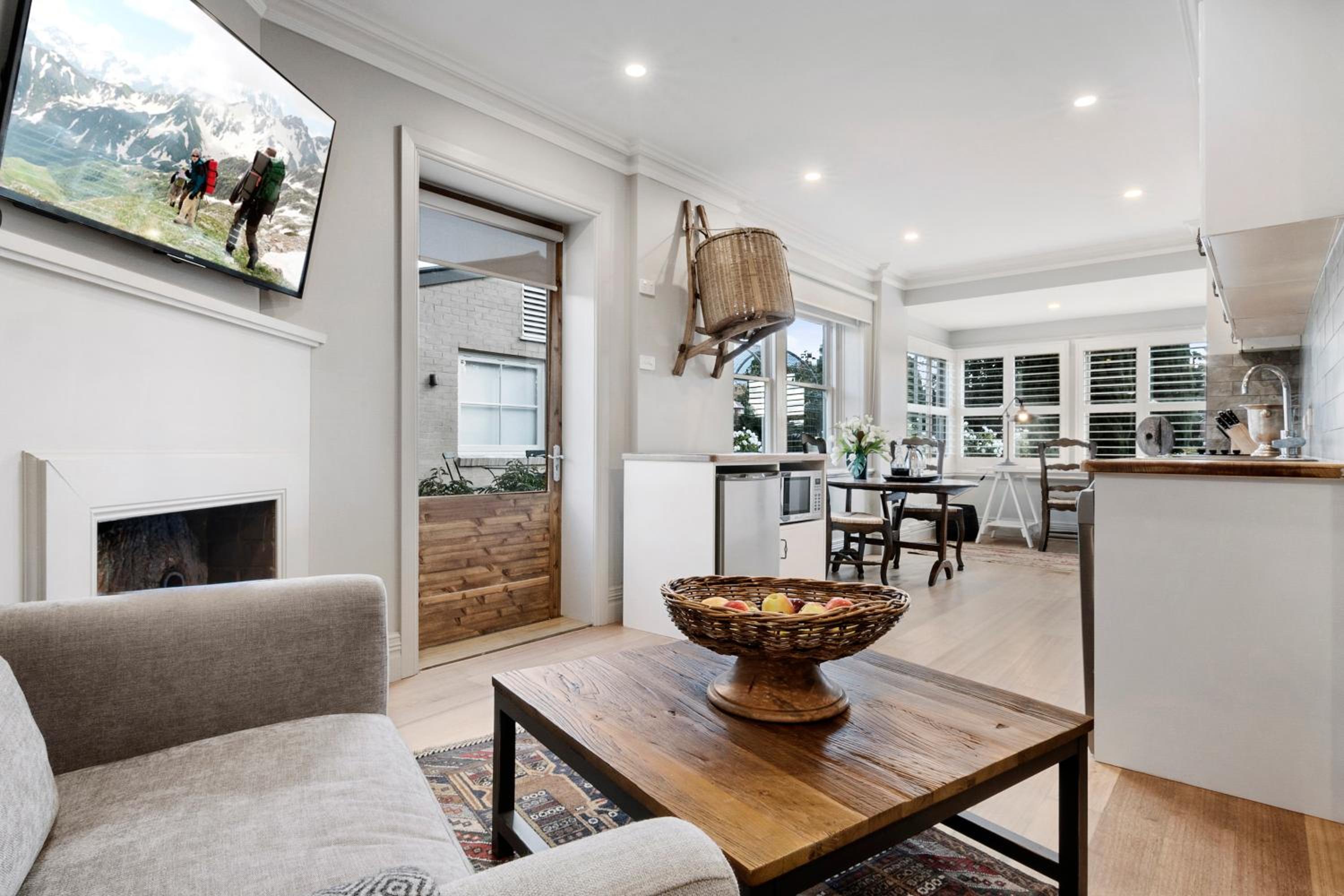 Apartment with Mountain View