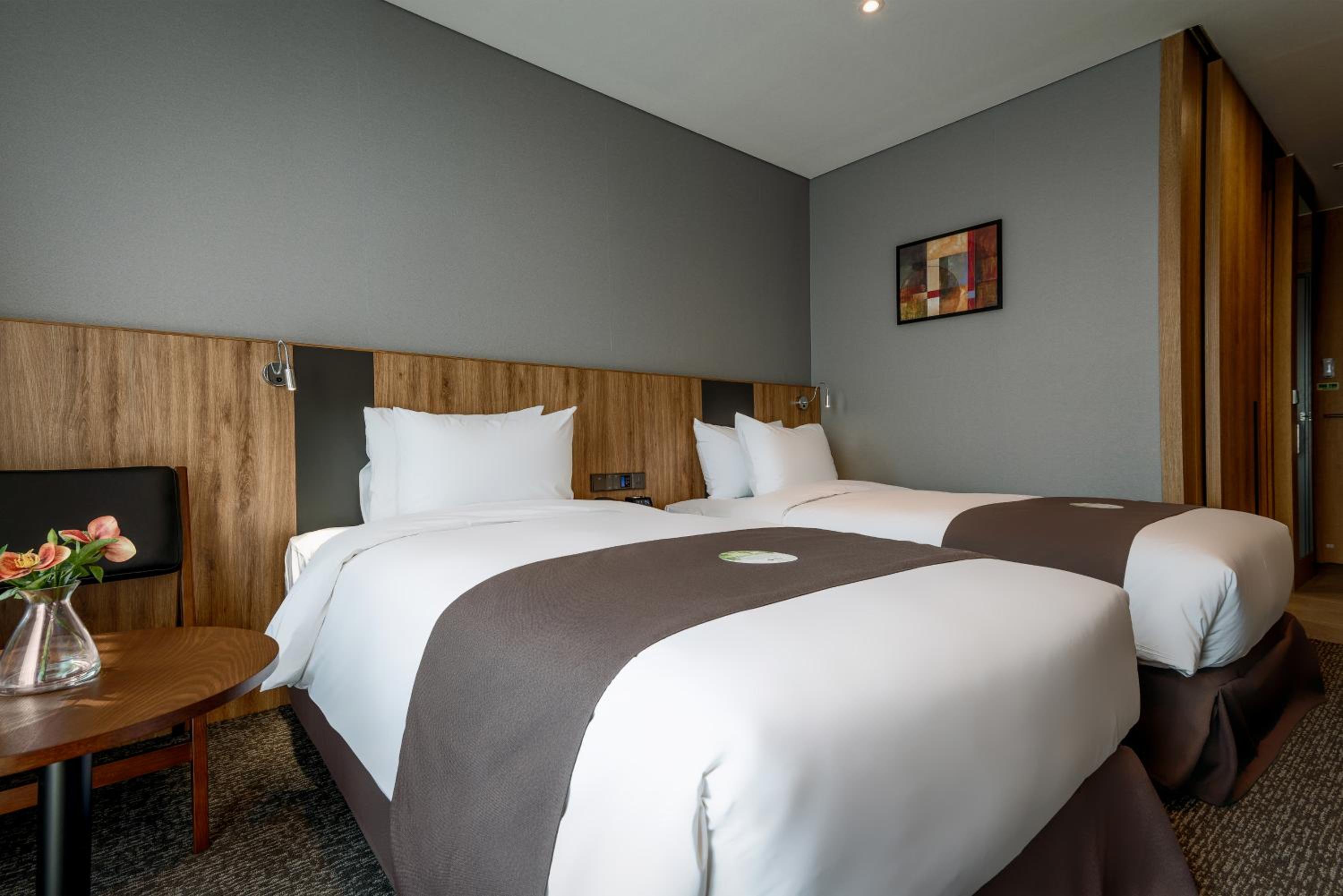 Standard Twin Room - Photo 1