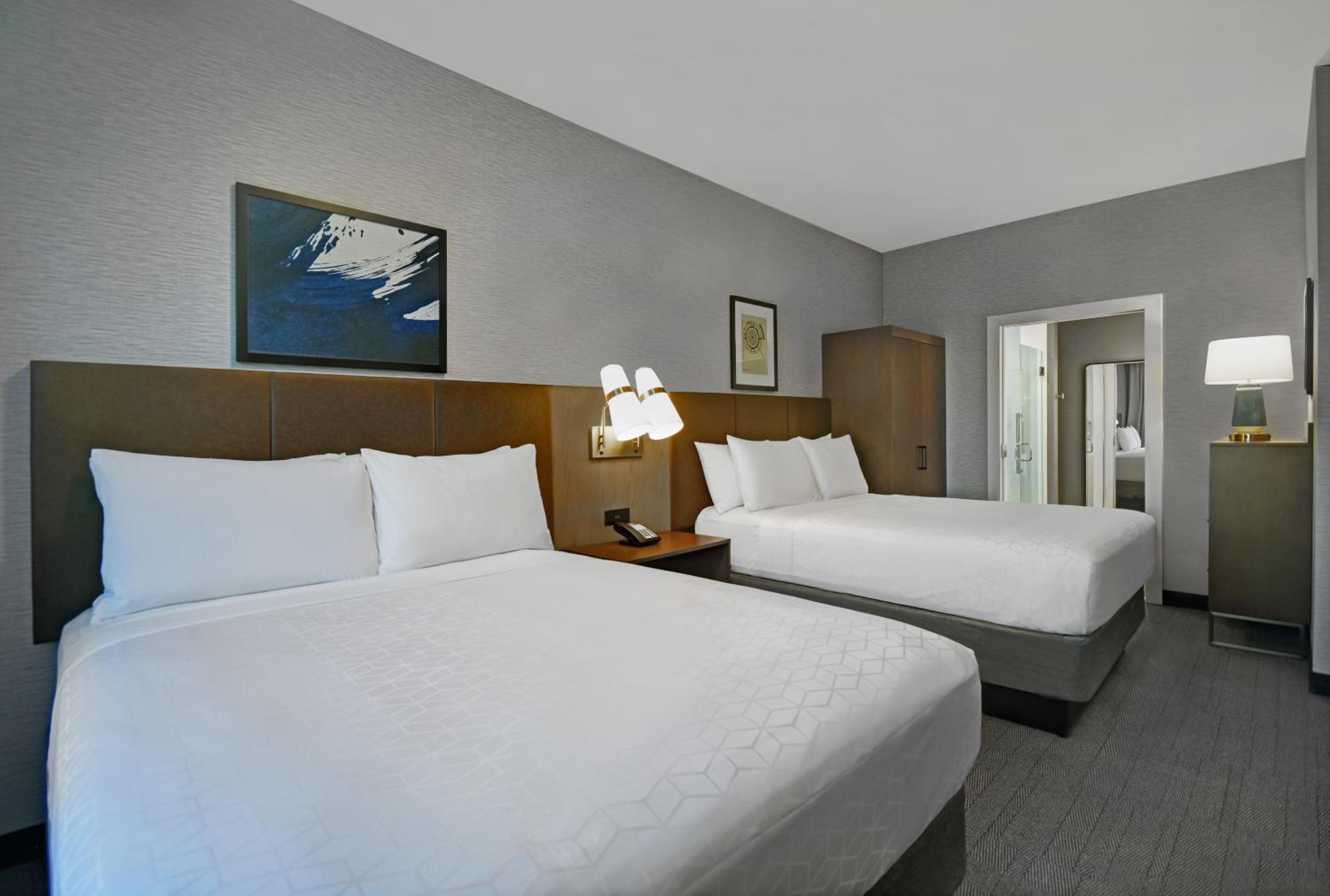 One-Bedroom Queen Suite with Two Queen Beds - Photo 6