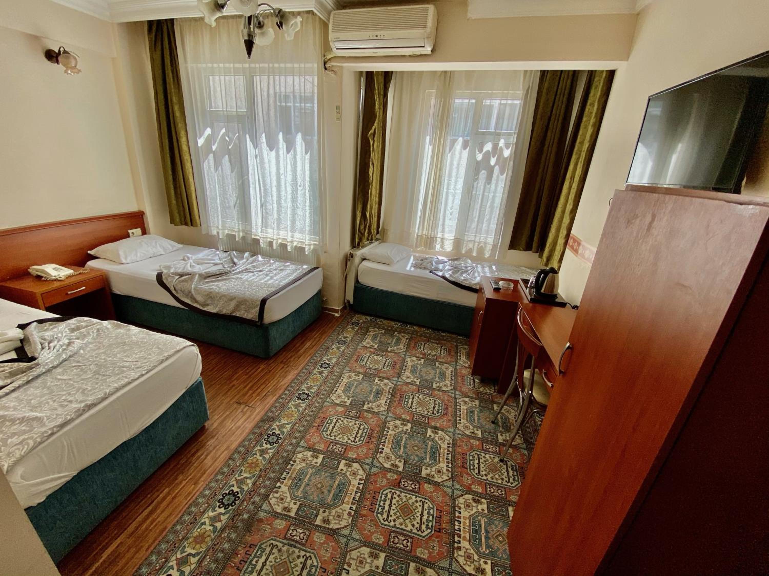 Standard Triple Room photo 2