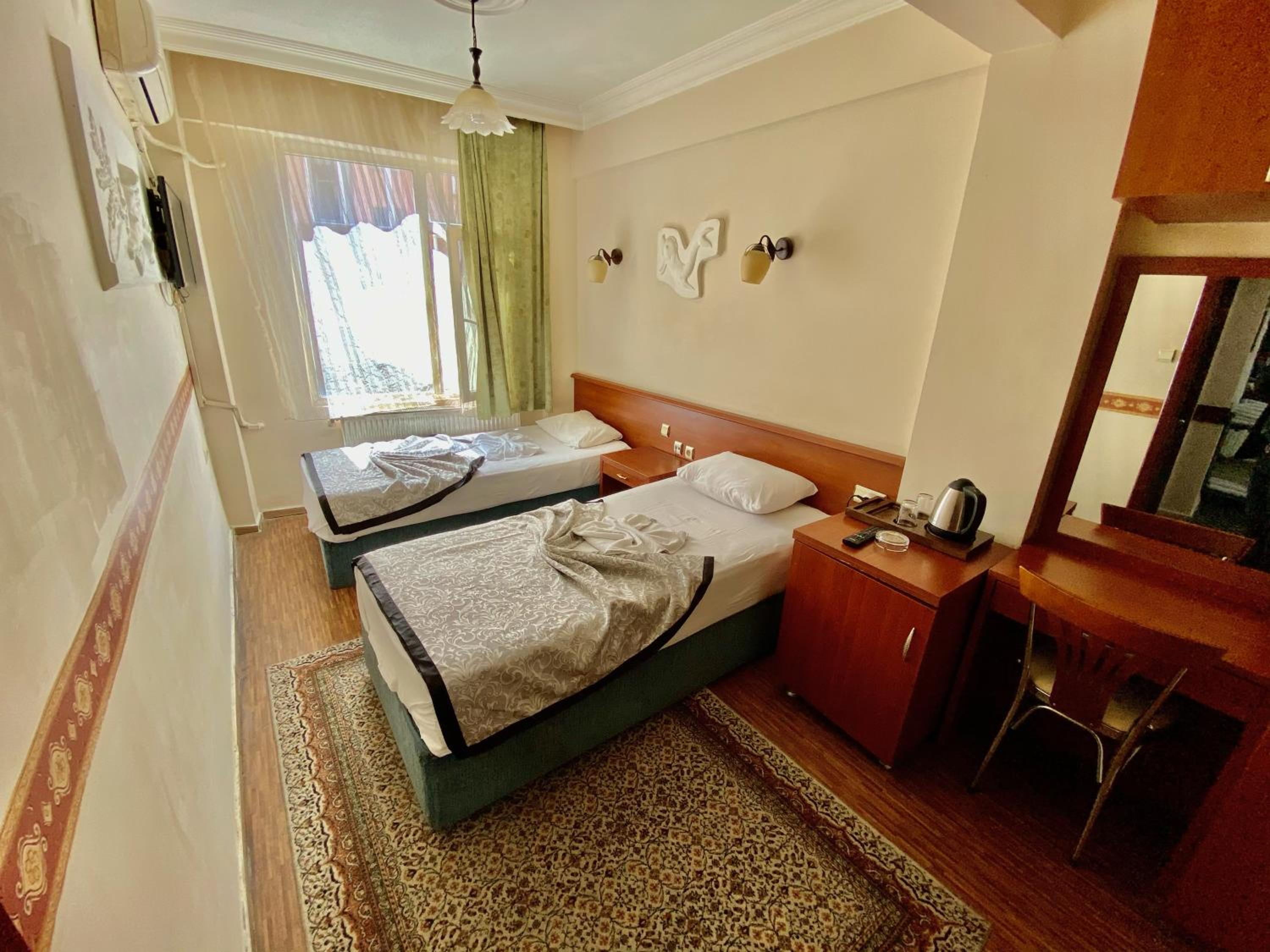 Single Room with Bathroom photo 3