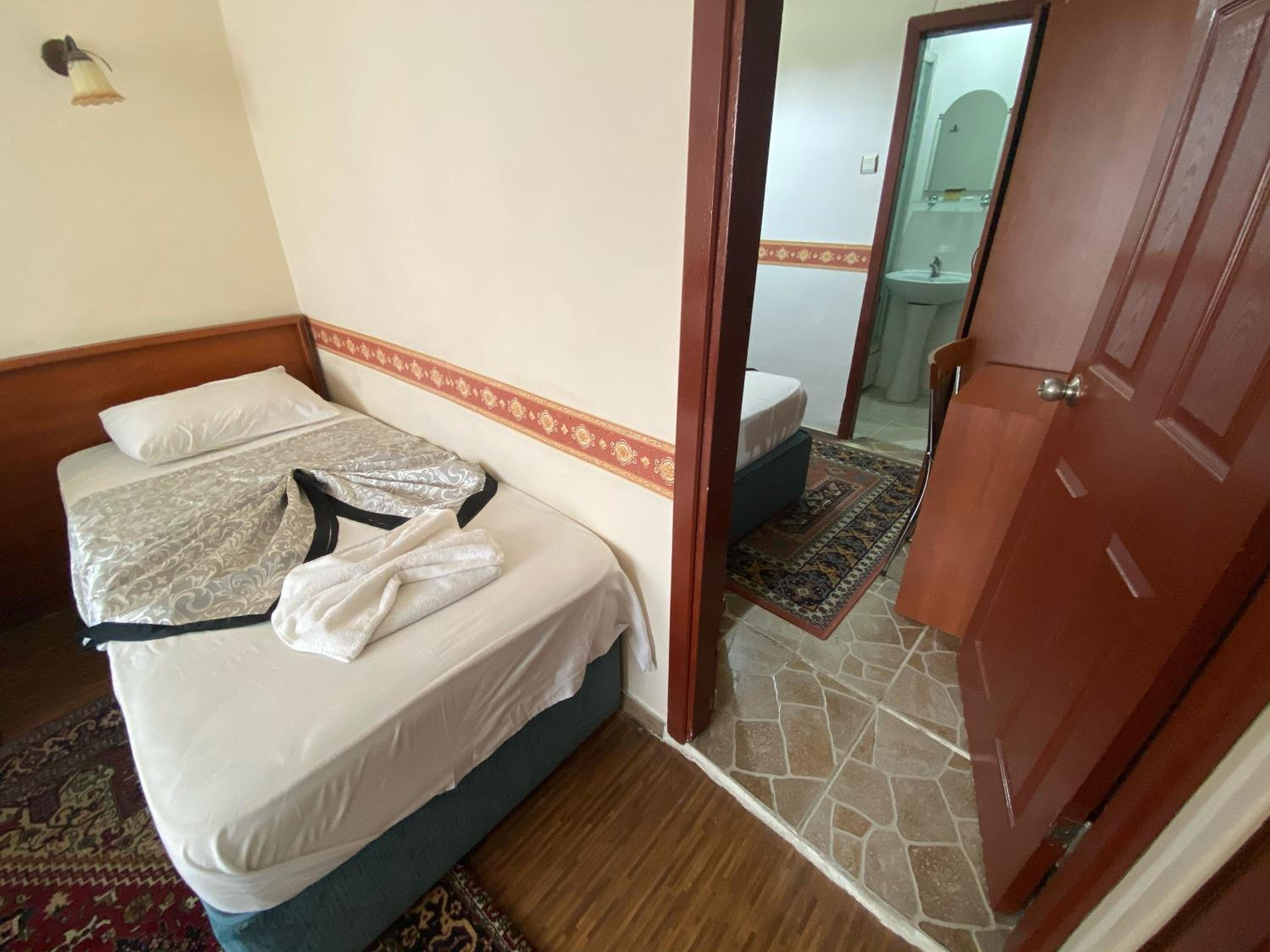 Classic Quadruple Room photo 2