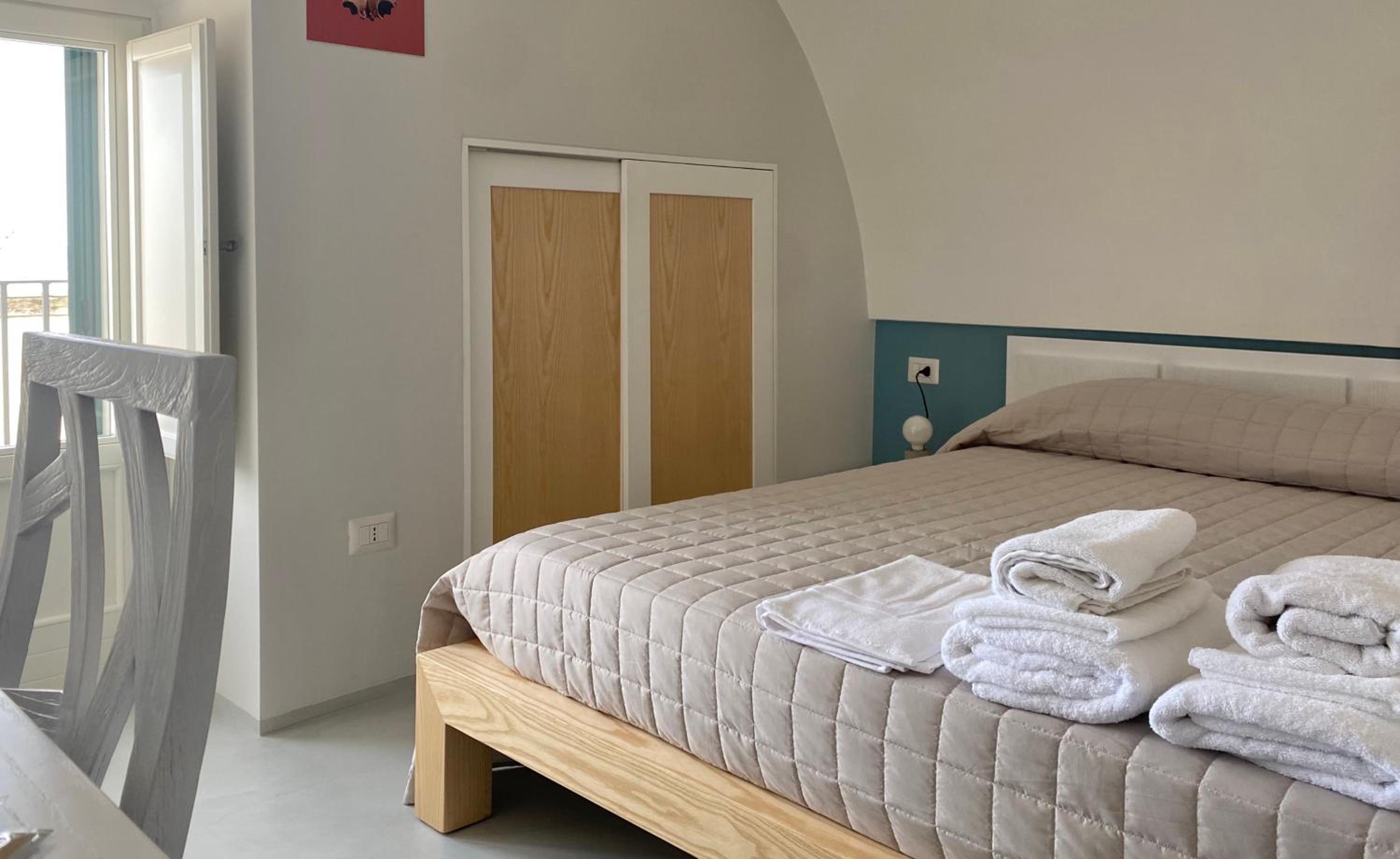 Single Room with Shared Bathroom