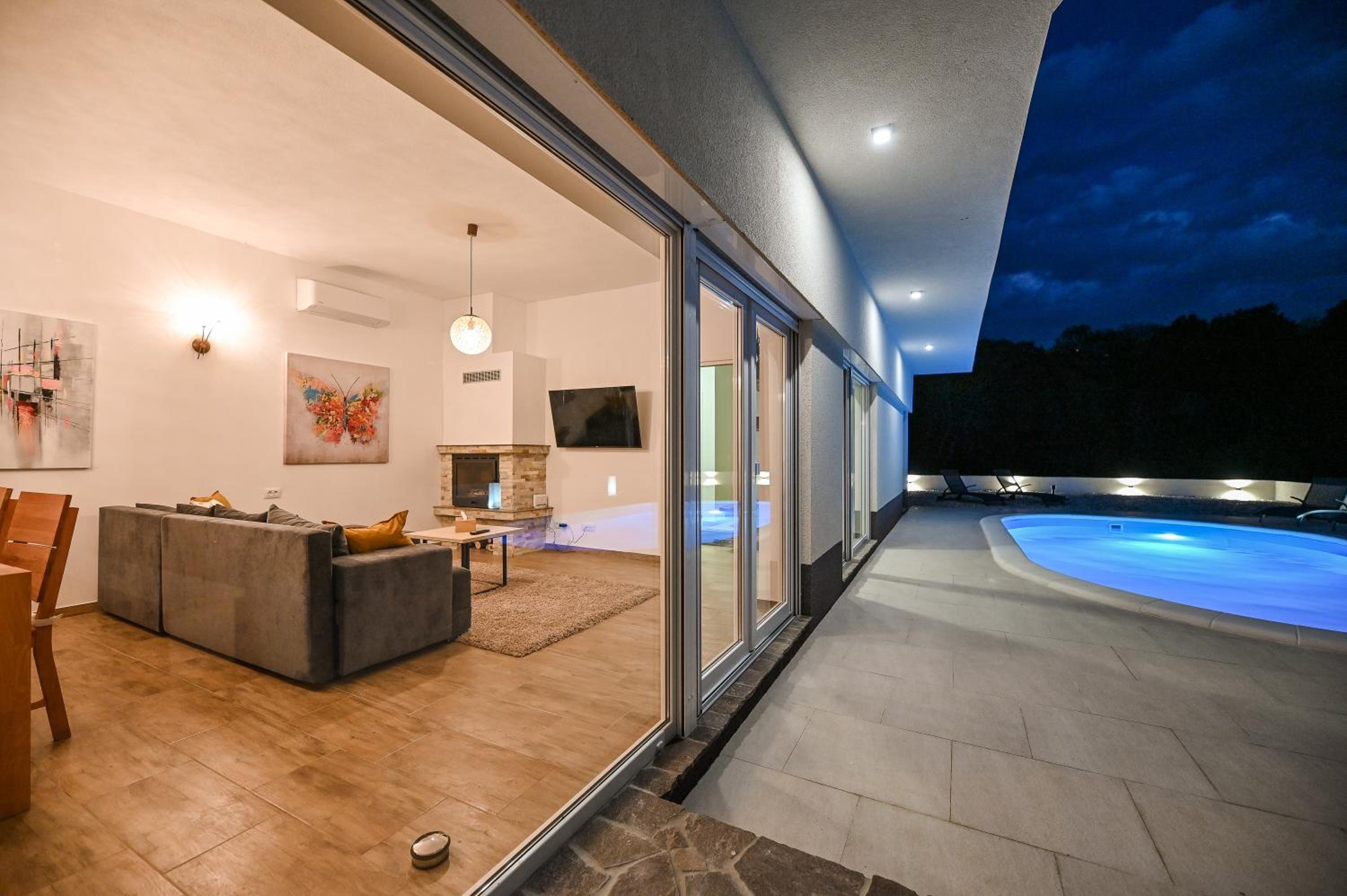 Three-Bedroom Villa photo 2